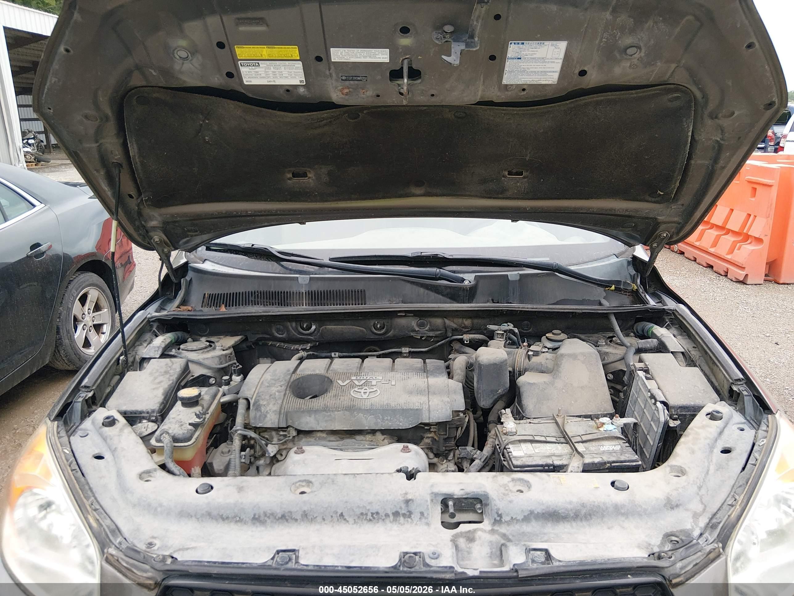 TOYOTA RAV4 image 10