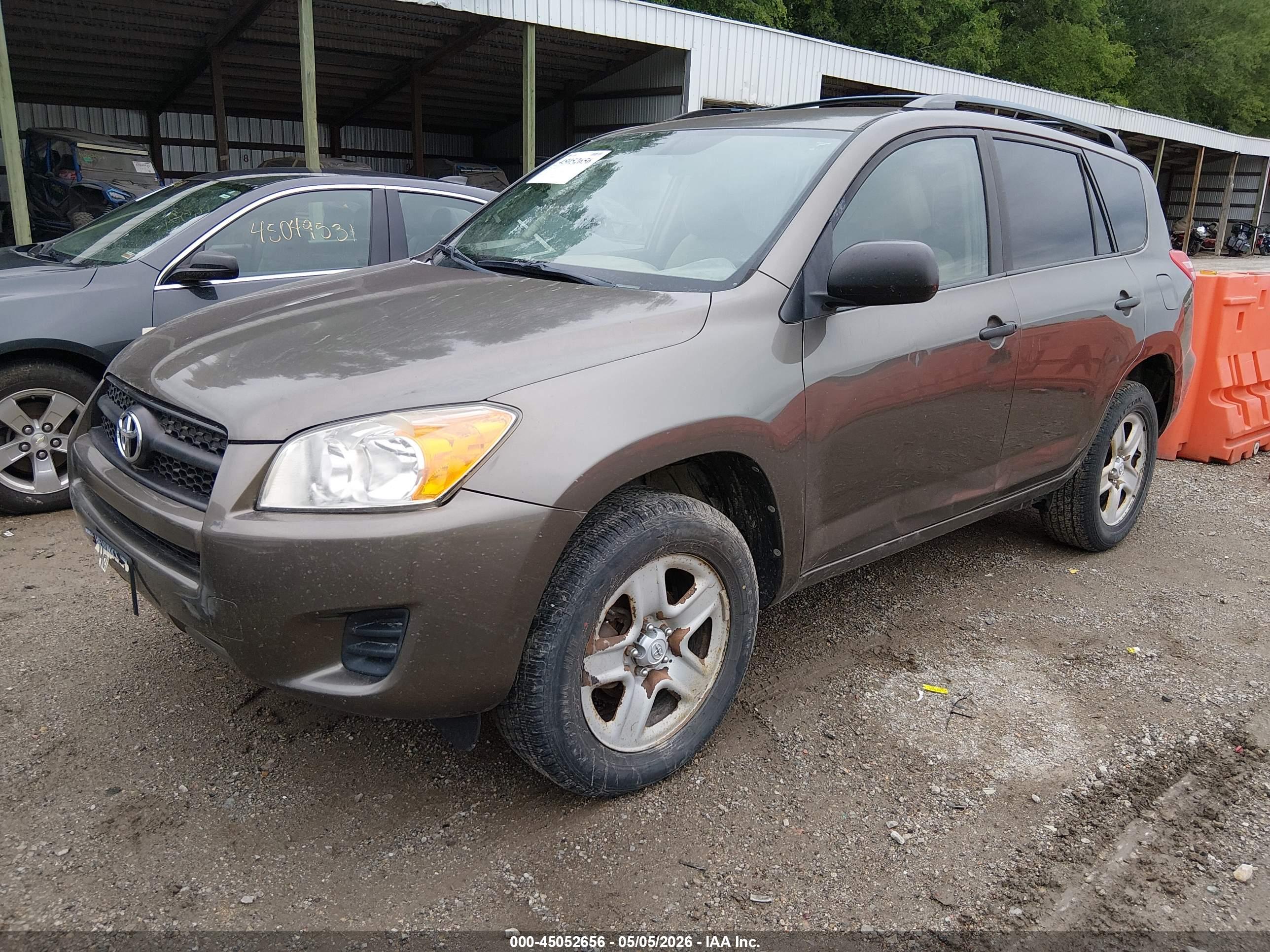 TOYOTA RAV4 image 2