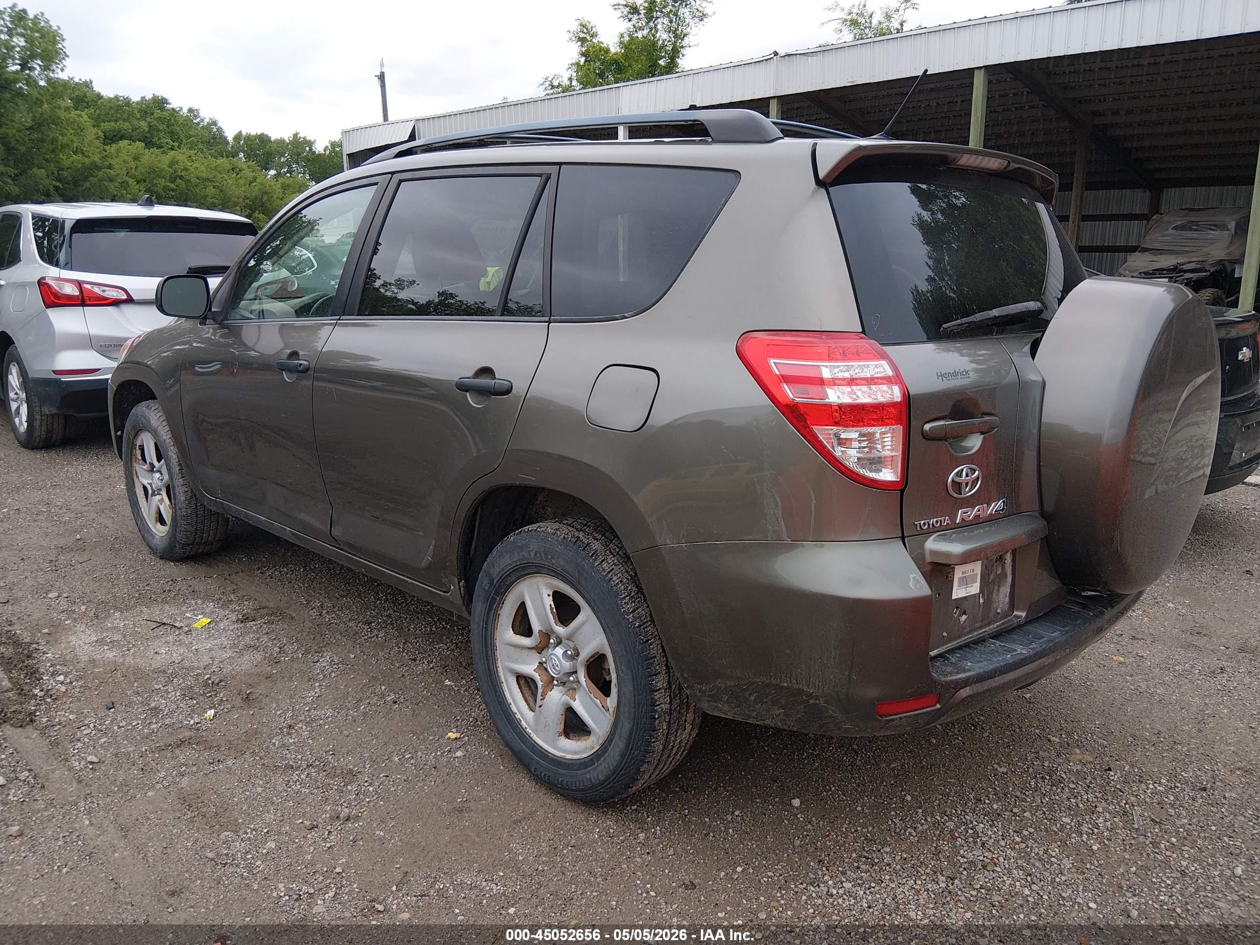 TOYOTA RAV4 image 3