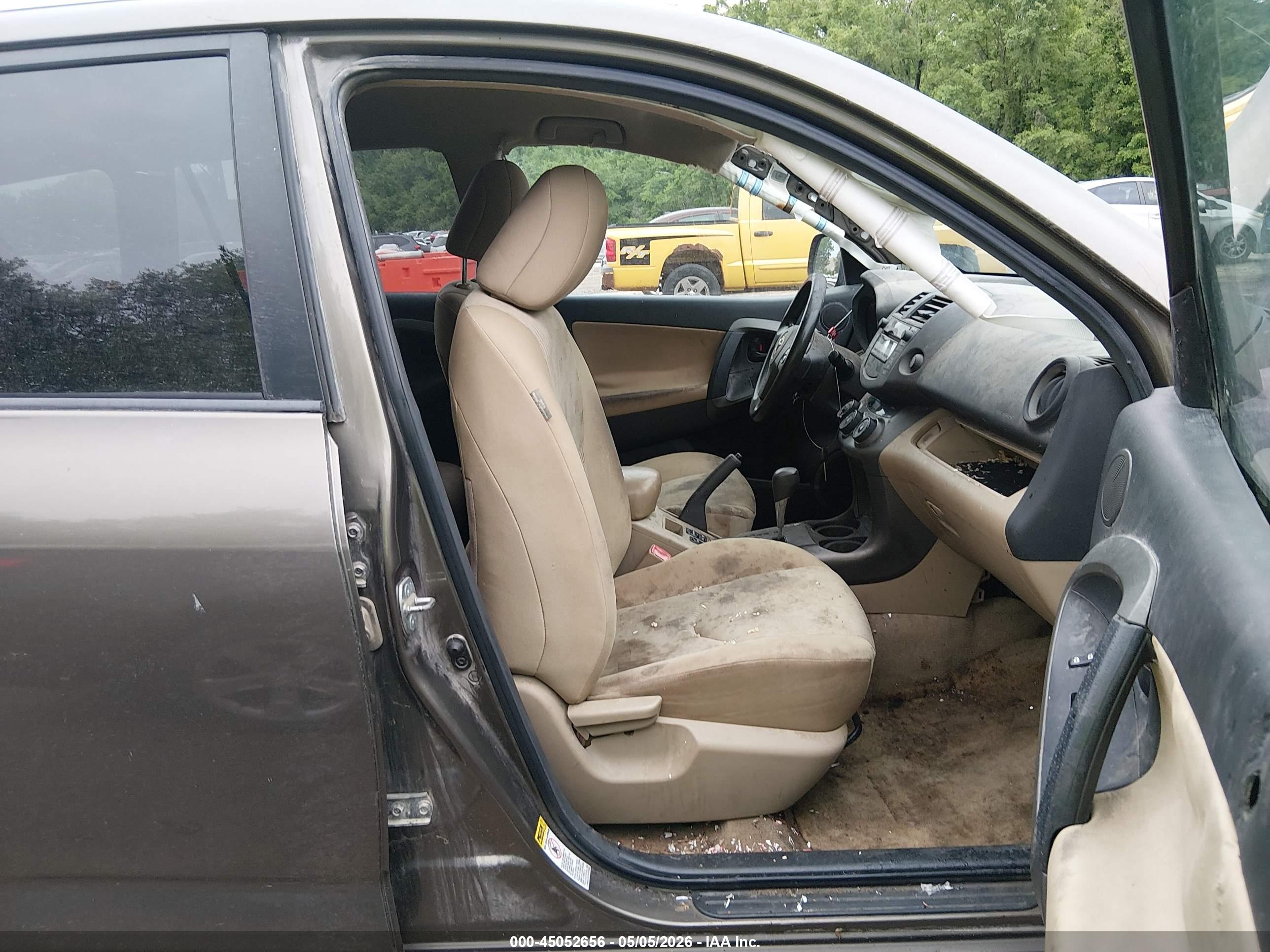 TOYOTA RAV4 image 5