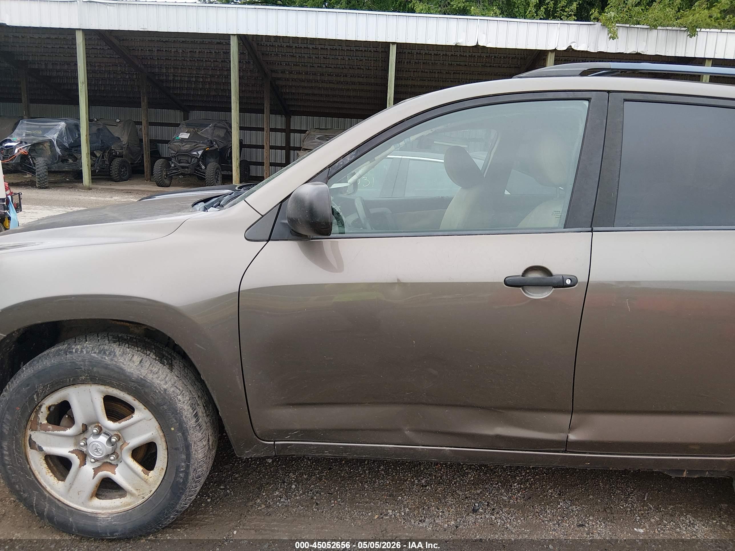 TOYOTA RAV4 image 6