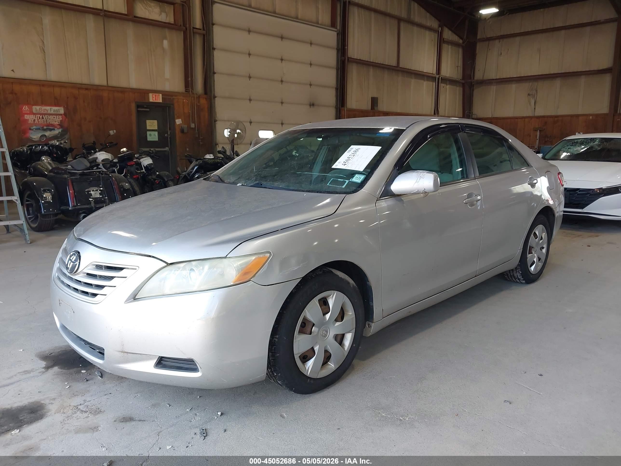 TOYOTA CAMRY image 2