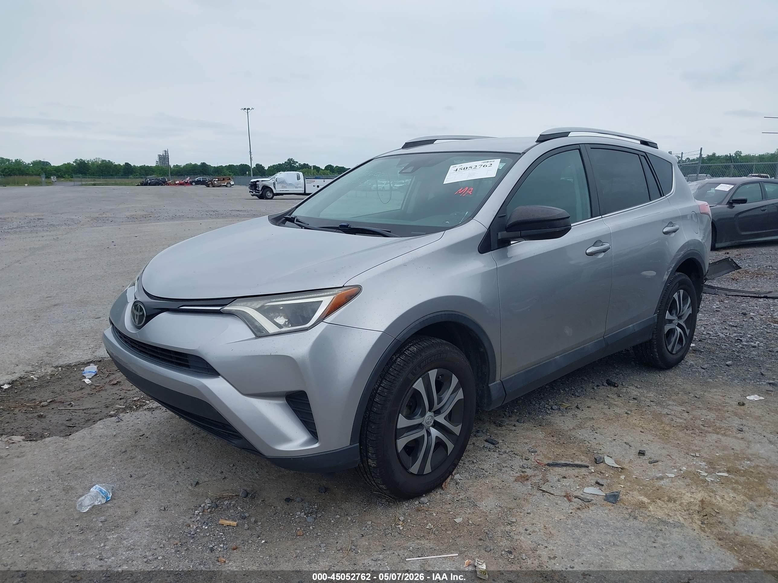 TOYOTA RAV4 image 2