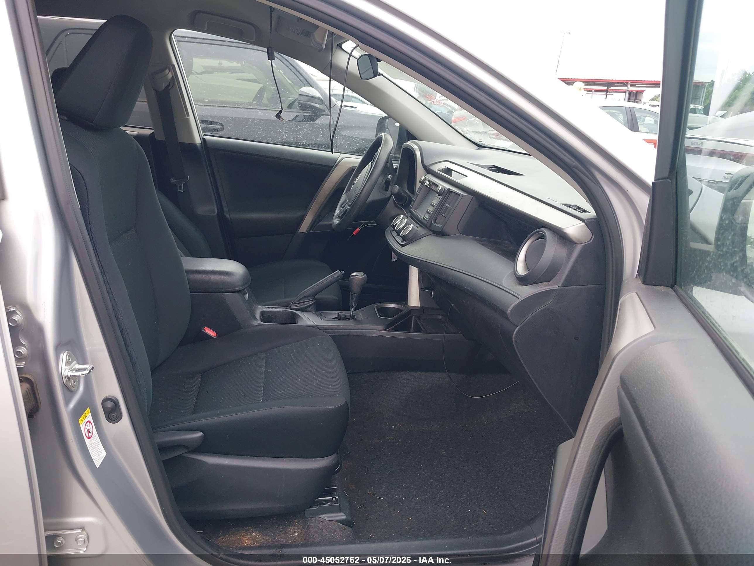 TOYOTA RAV4 image 5