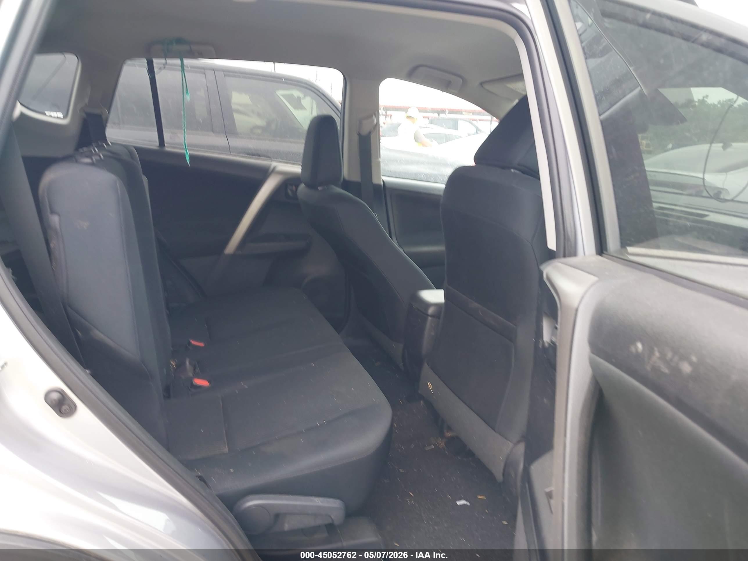TOYOTA RAV4 image 8