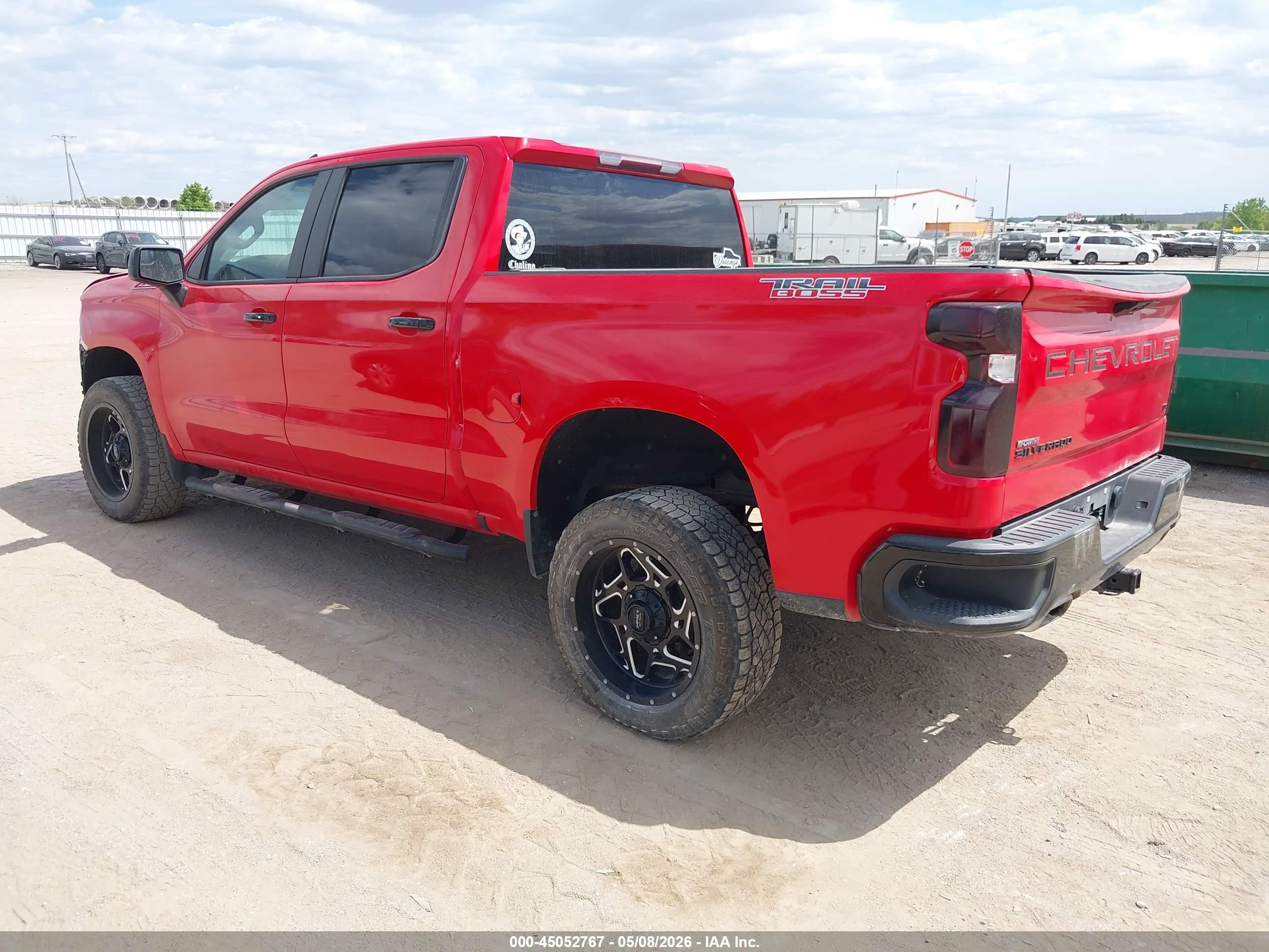 CHEVROLET SILVERADO image 3