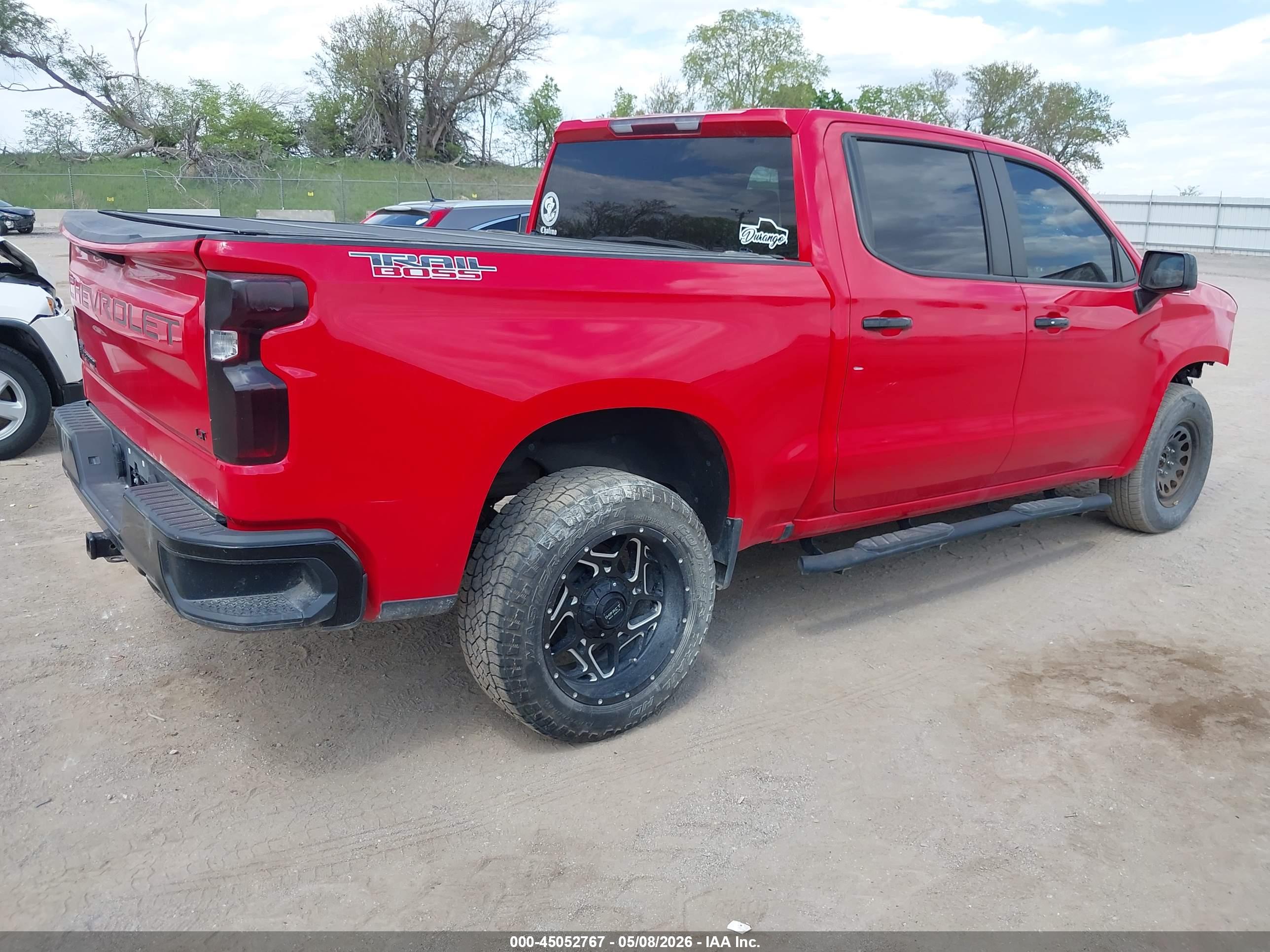CHEVROLET SILVERADO image 4