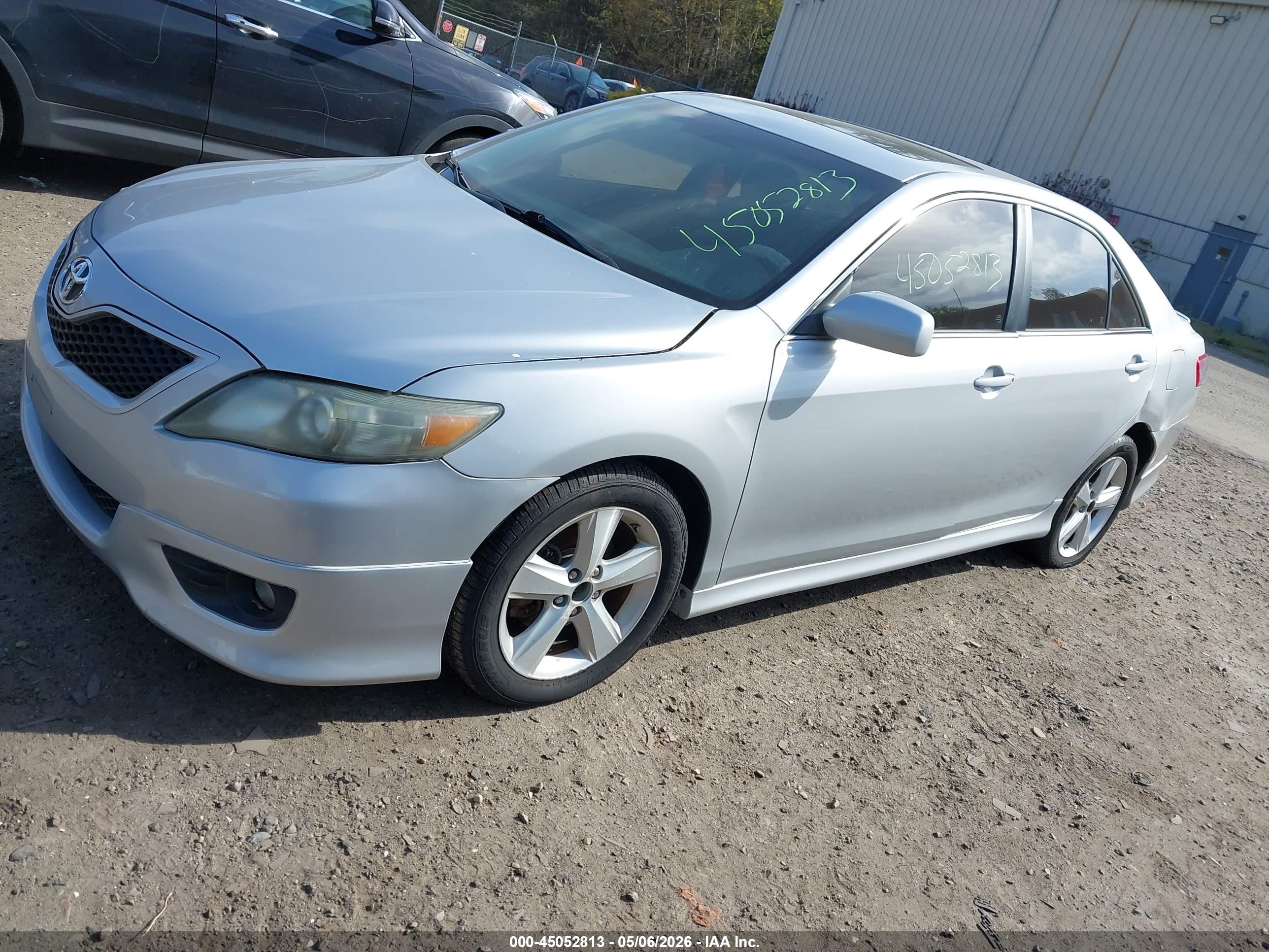 TOYOTA CAMRY image 2