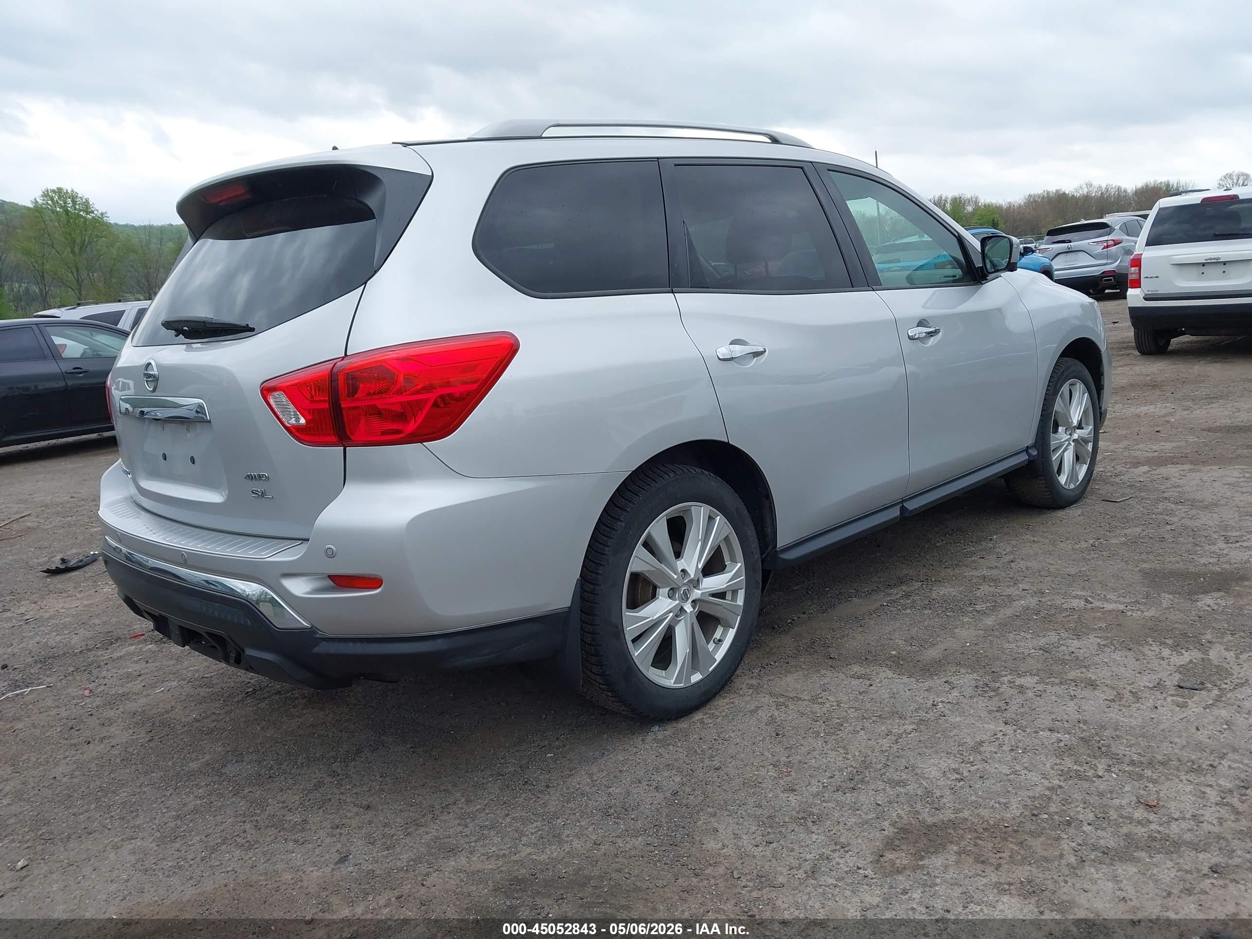 NISSAN PATHFINDER image 4