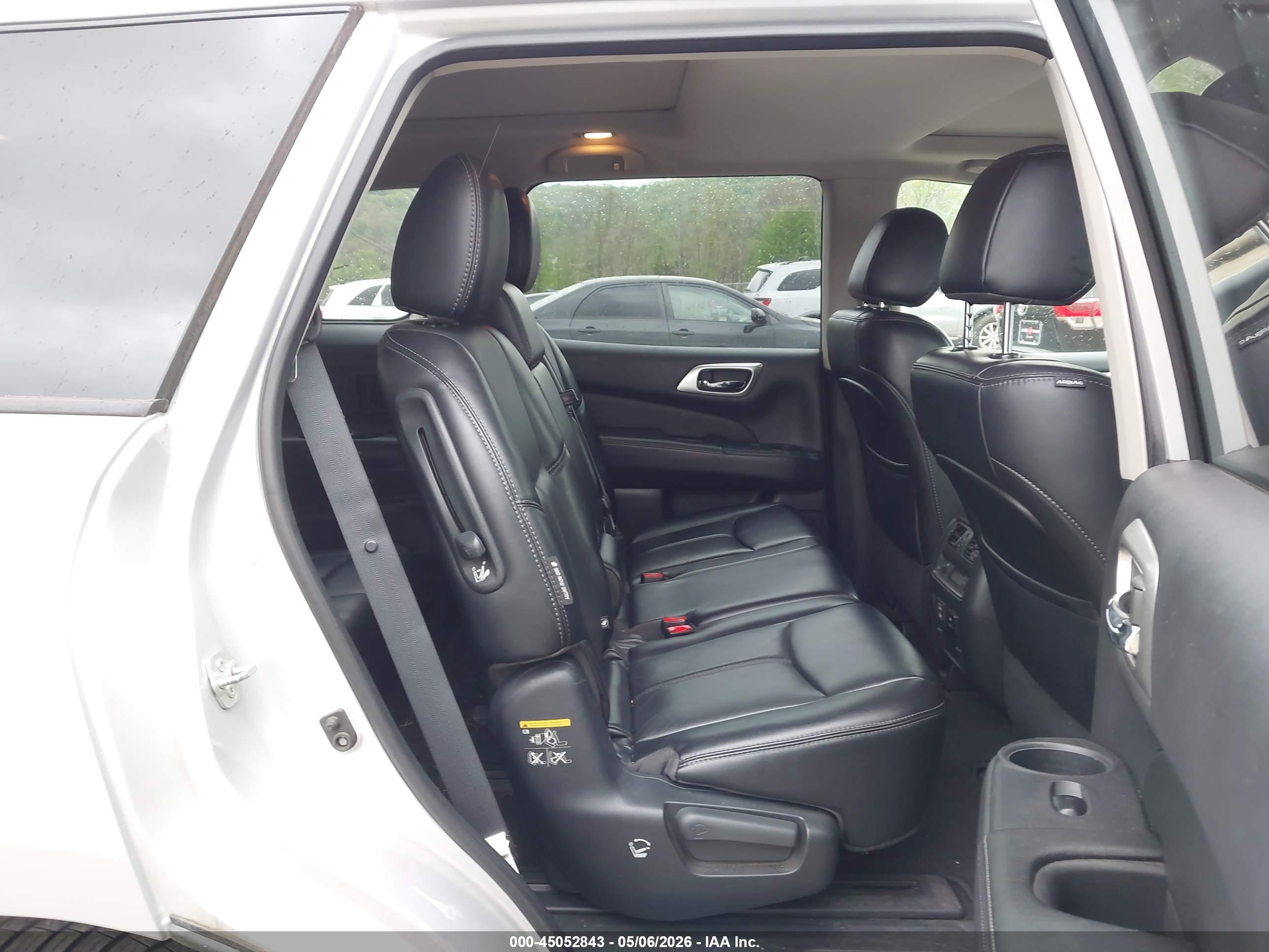 NISSAN PATHFINDER image 8