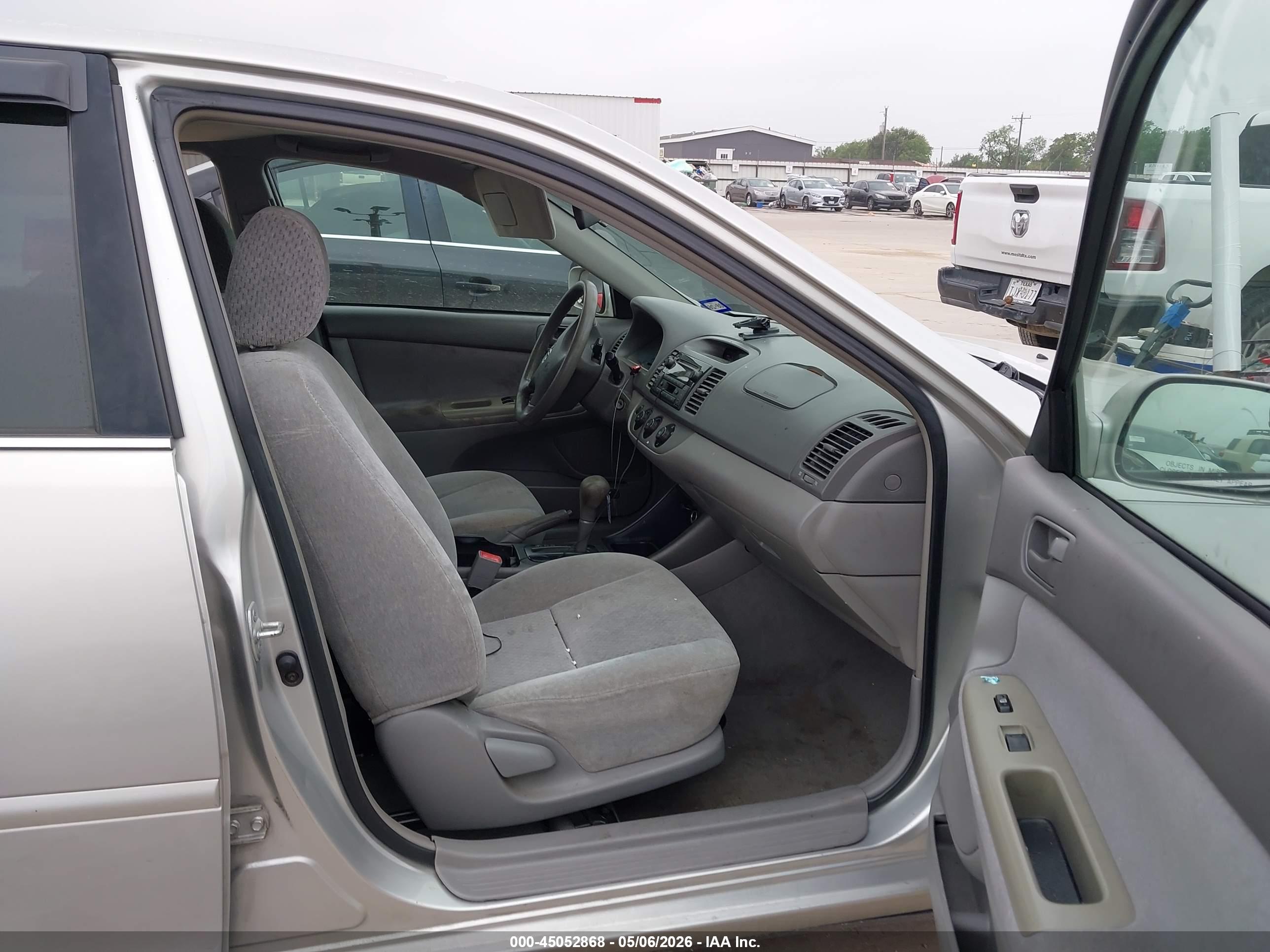 TOYOTA CAMRY image 5