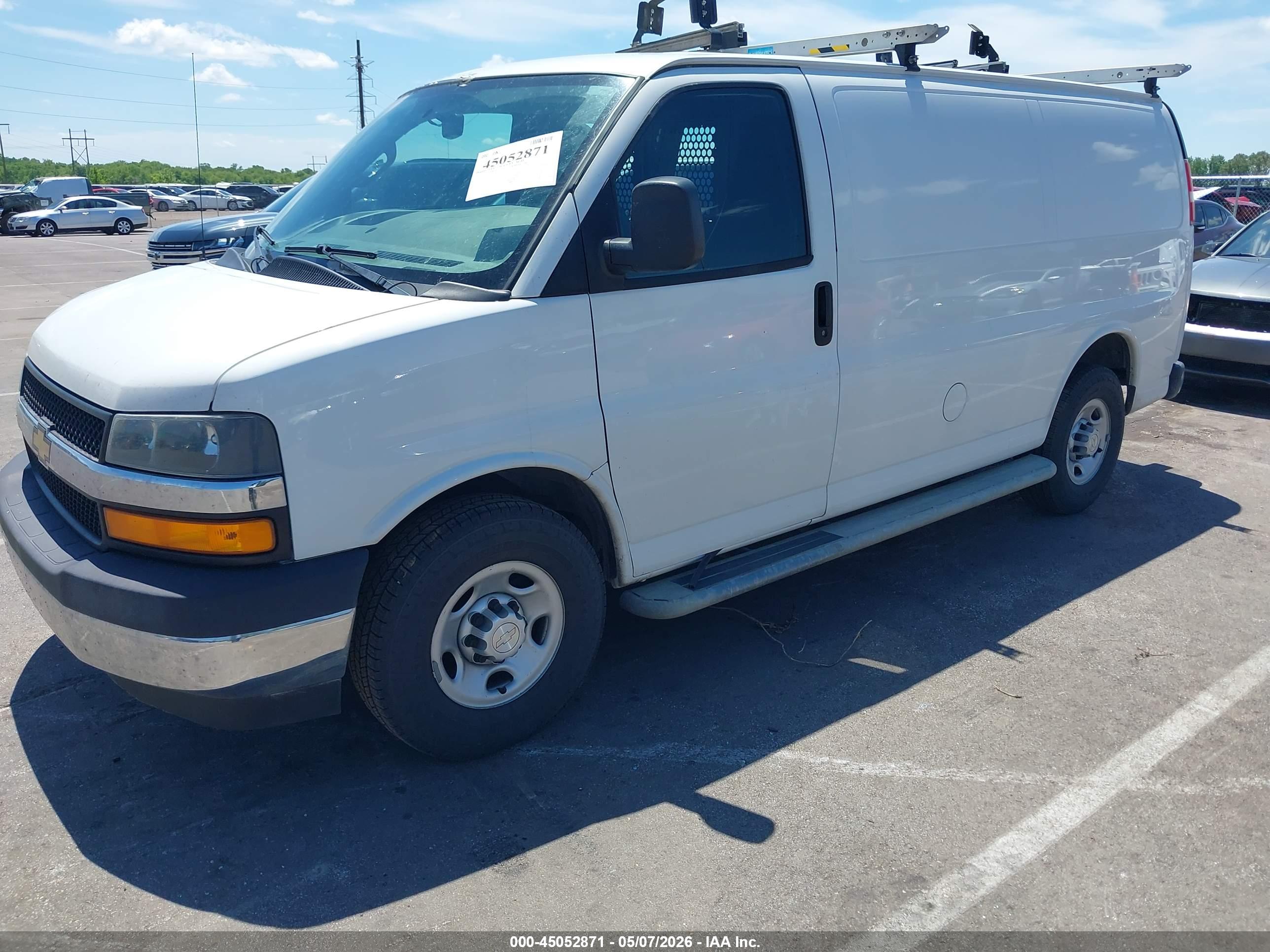 CHEVROLET EXPRESS image 2