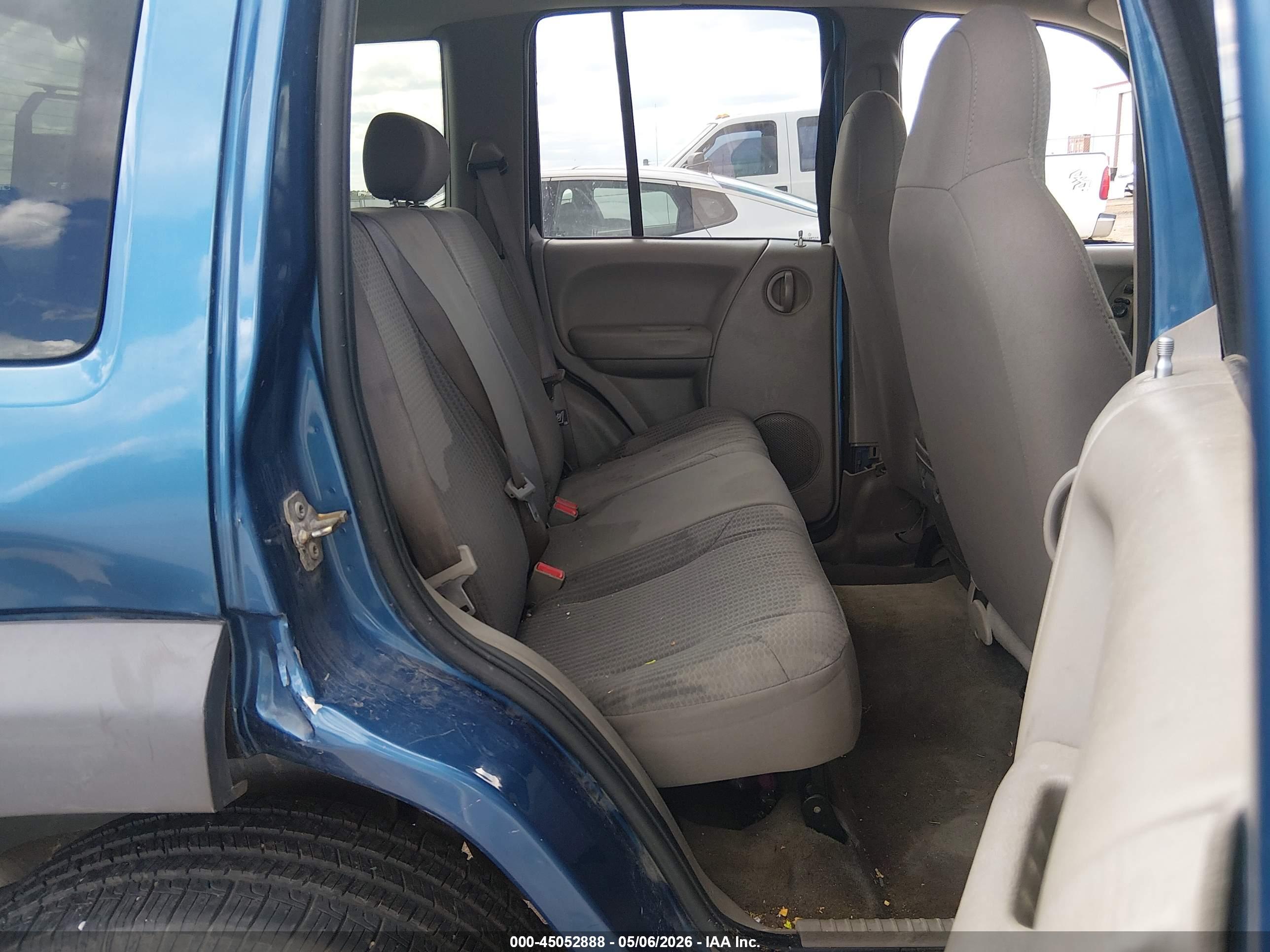 JEEP LIBERTY image 8