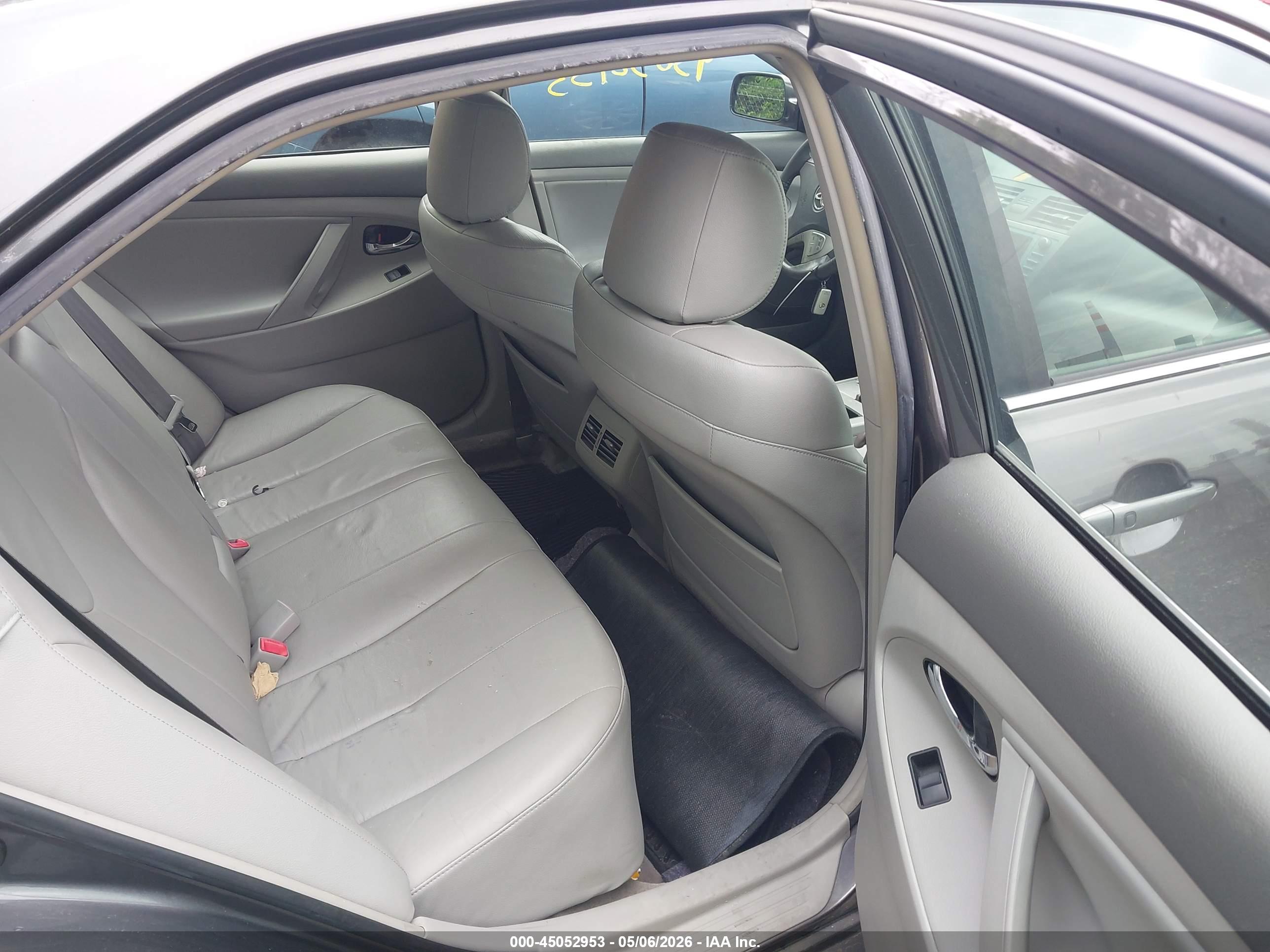 TOYOTA CAMRY image 8