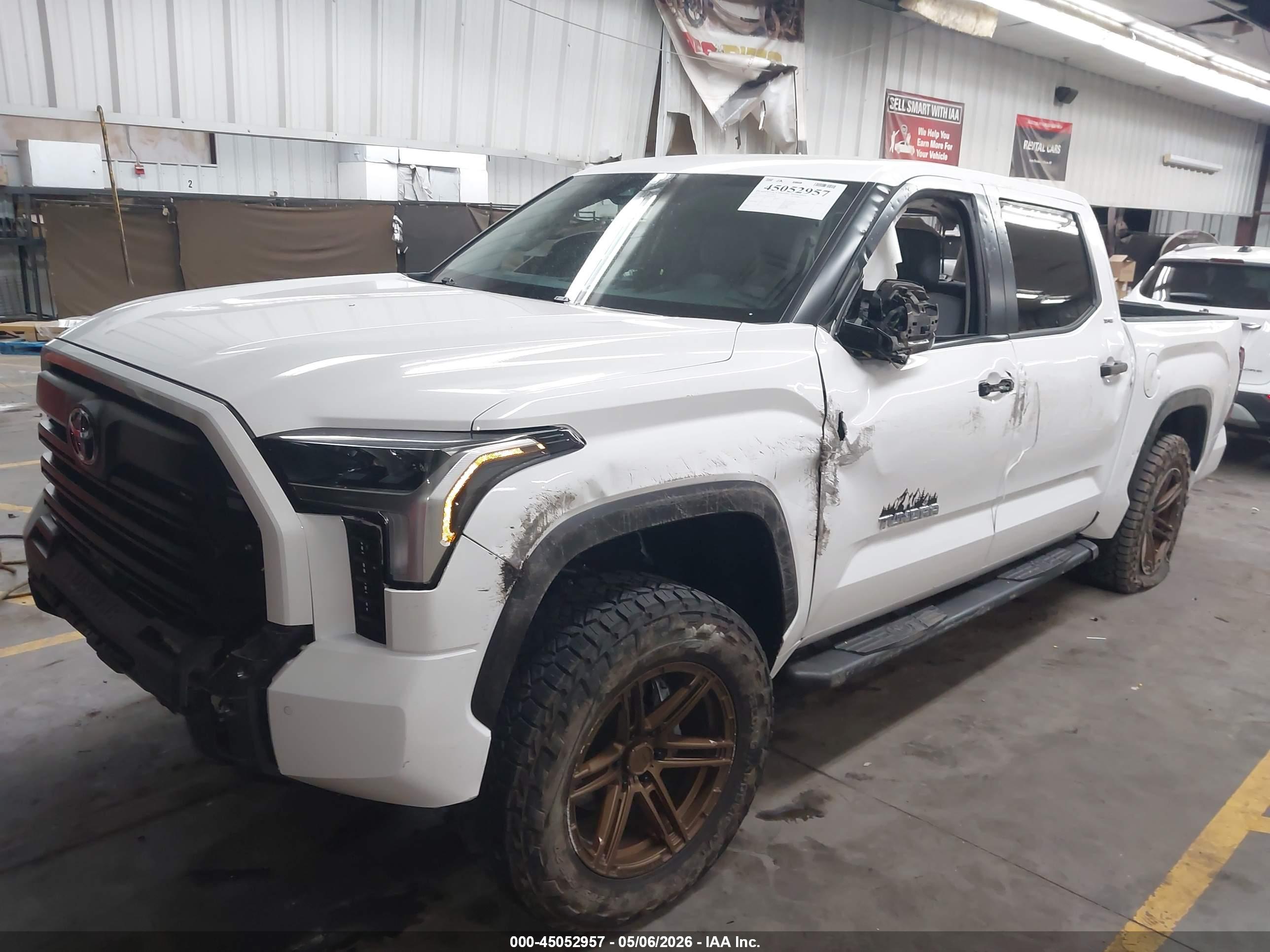 TOYOTA TUNDRA image 2