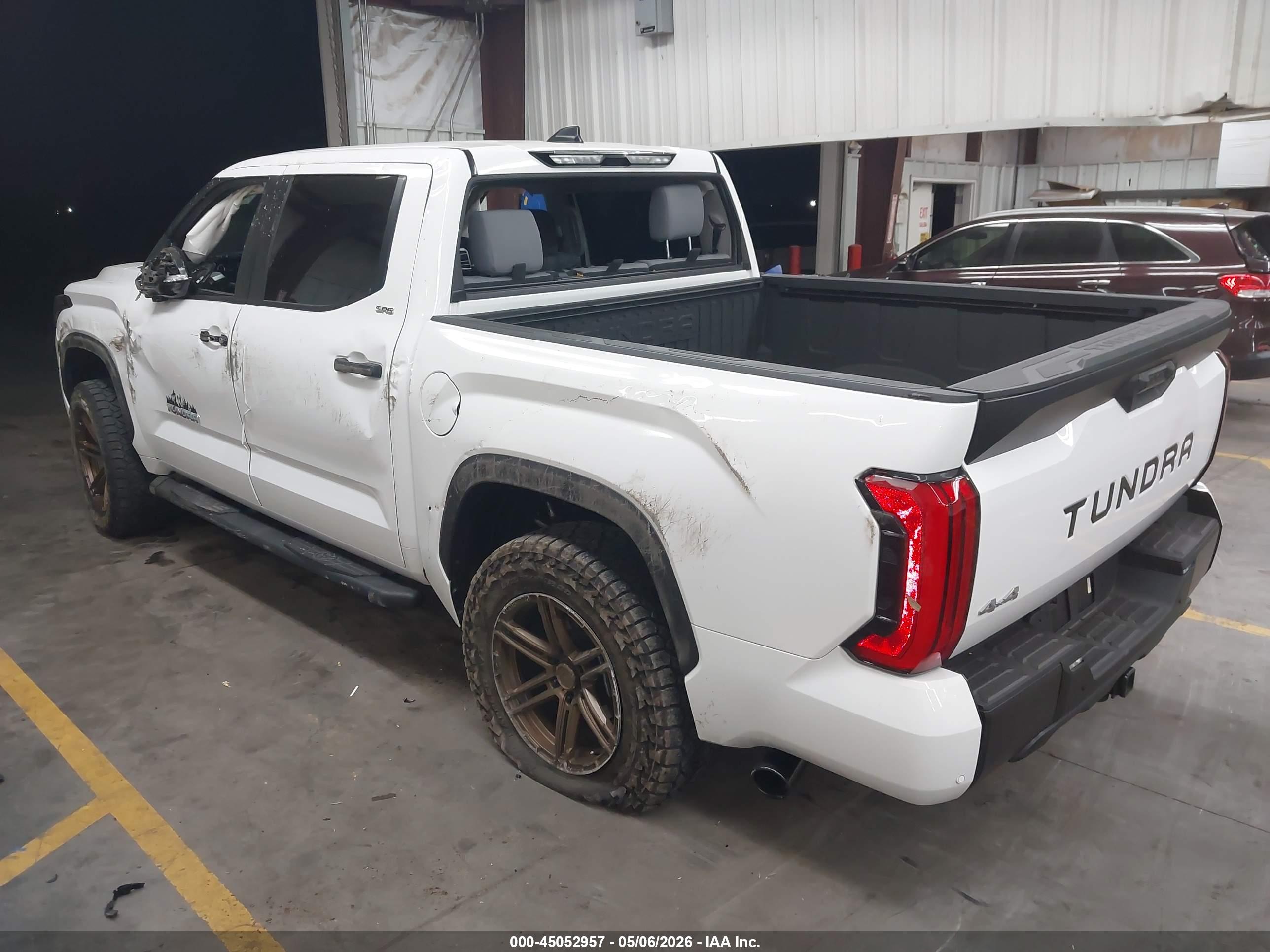 TOYOTA TUNDRA image 3