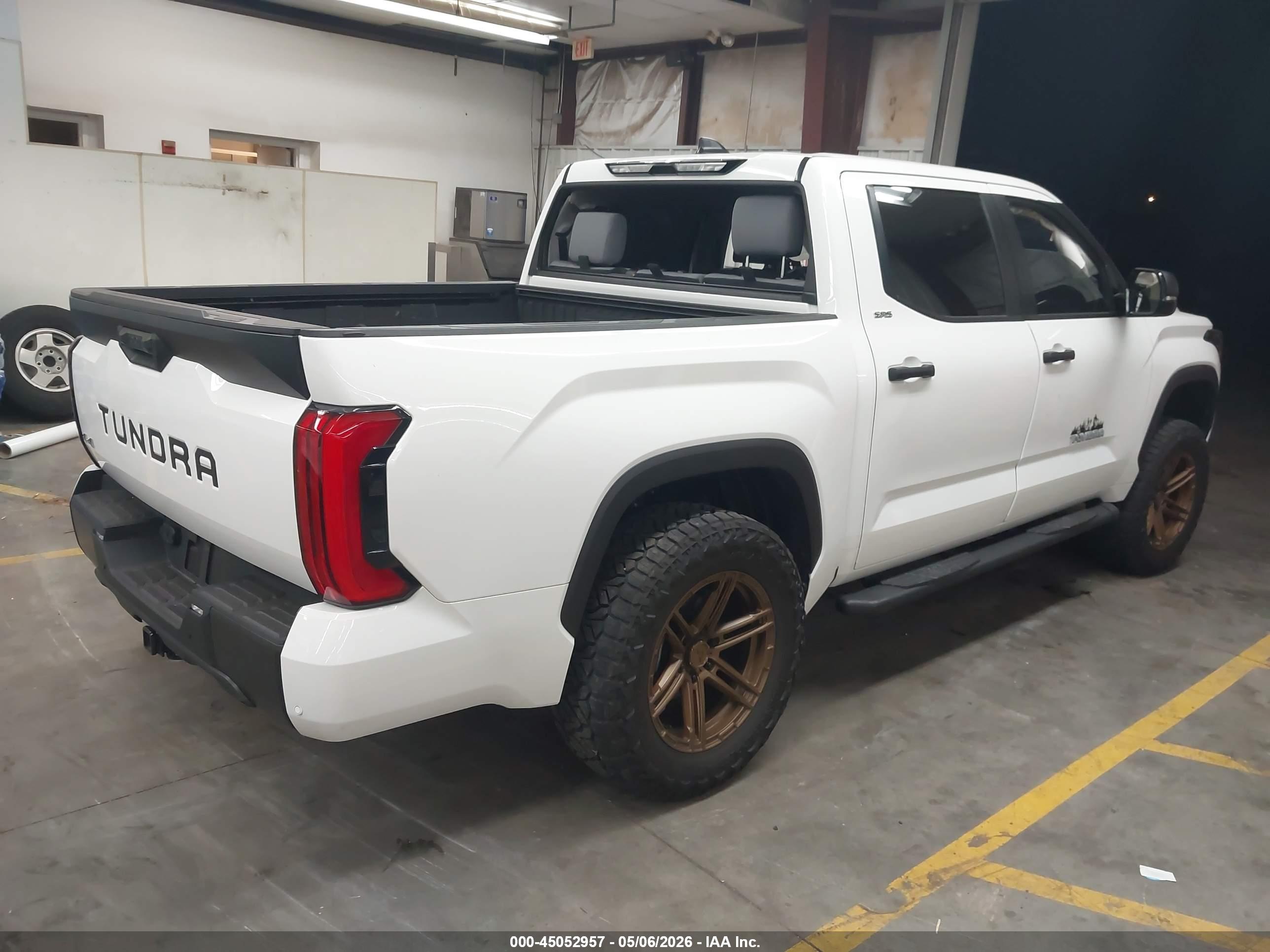 TOYOTA TUNDRA image 4