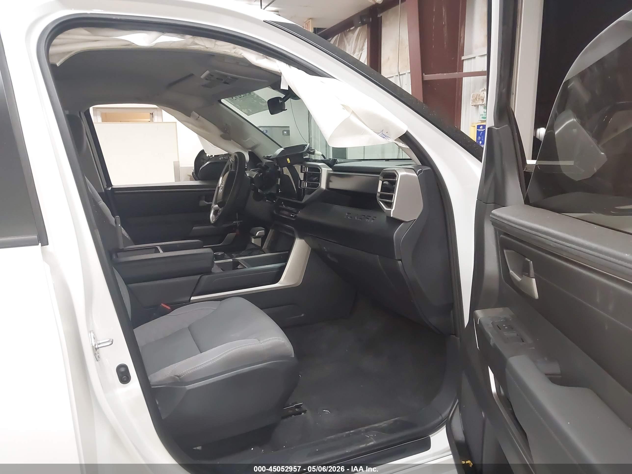 TOYOTA TUNDRA image 5