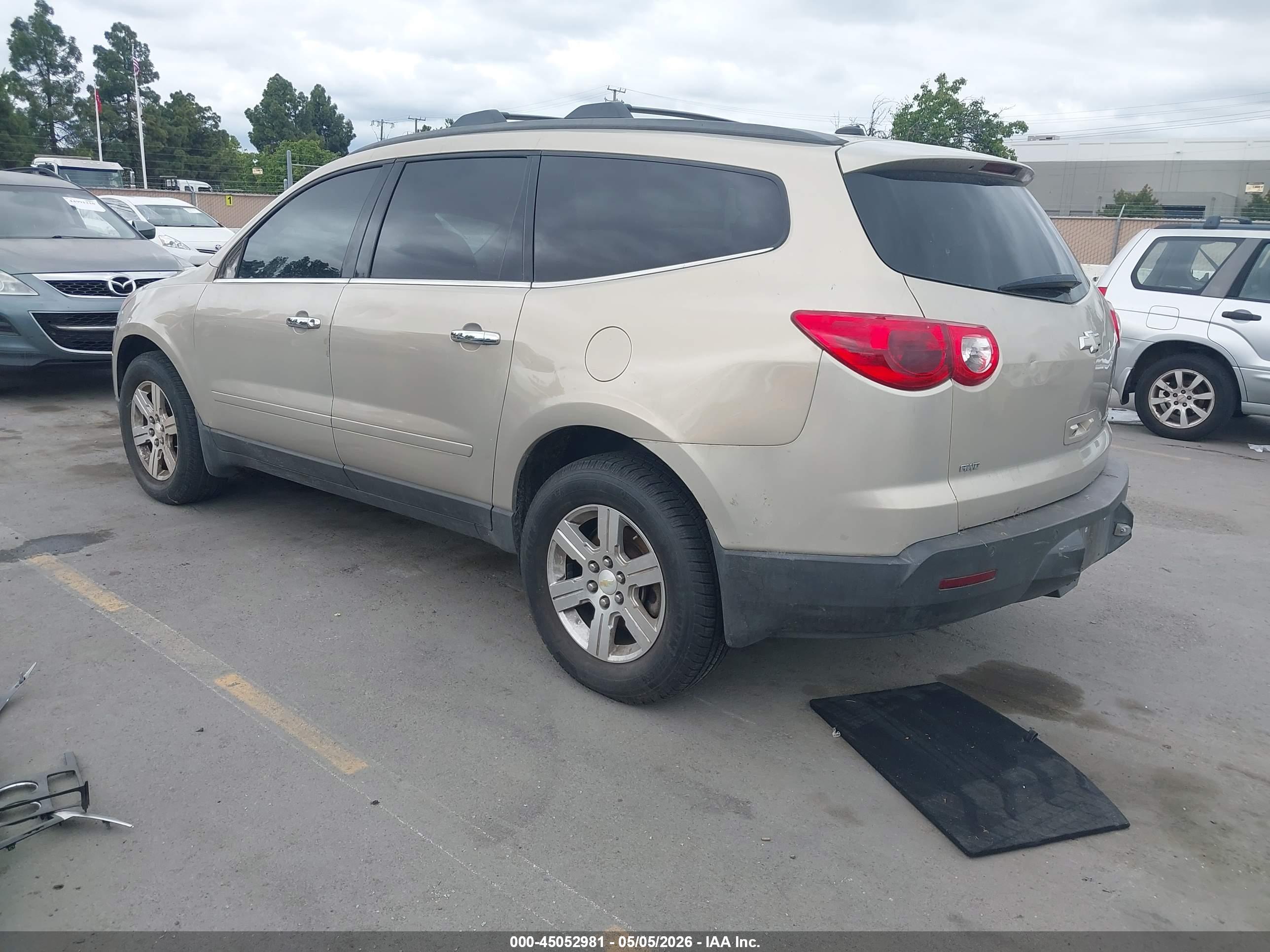 CHEVROLET TRAVERSE image 3