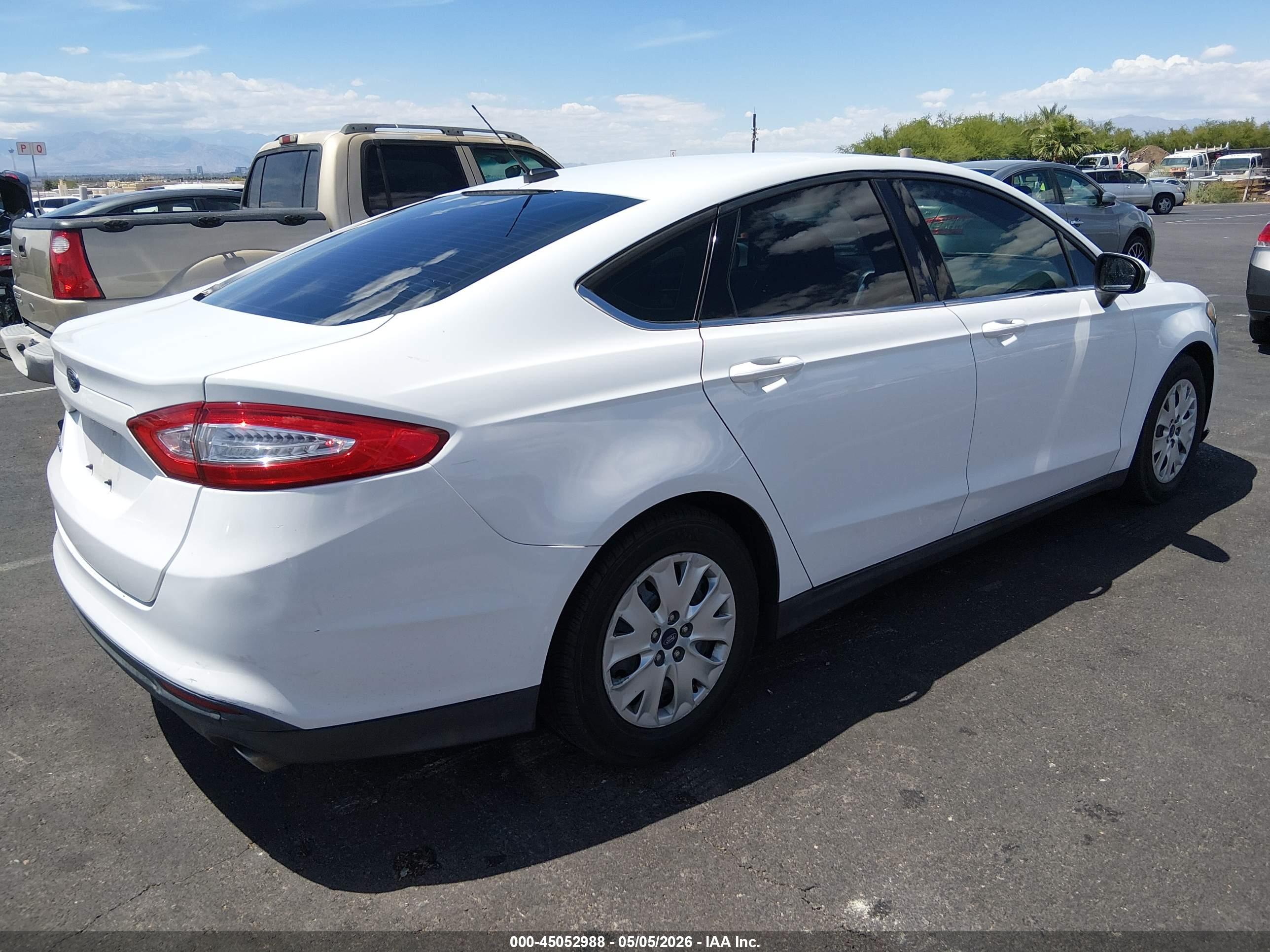 FORD FUSION image 4