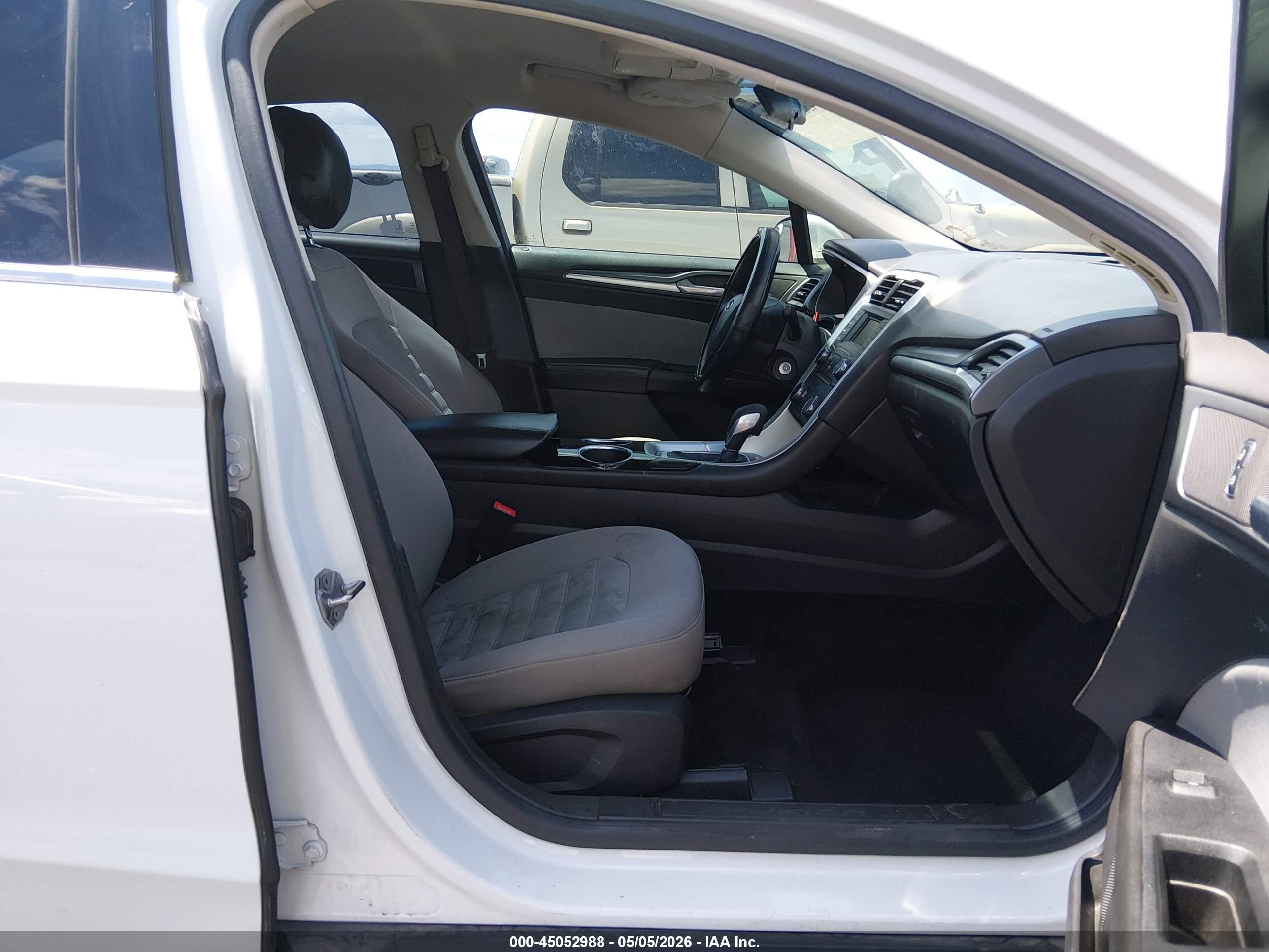 FORD FUSION image 5