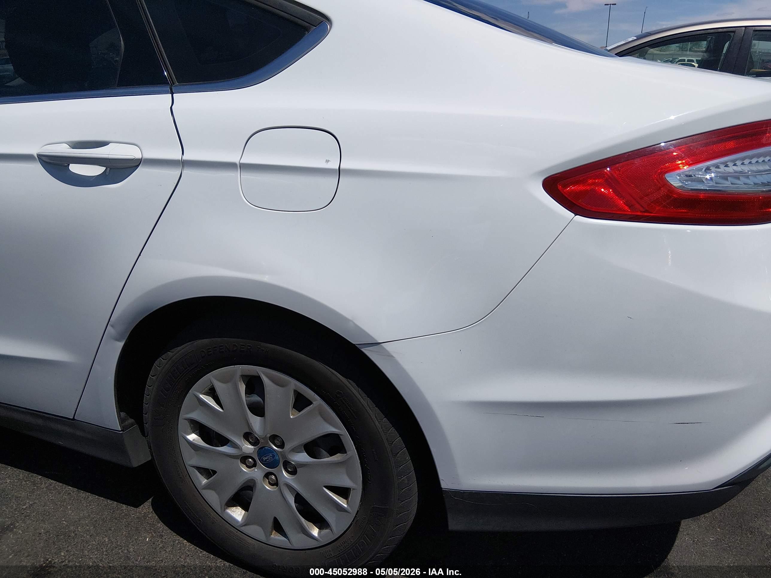FORD FUSION image 6