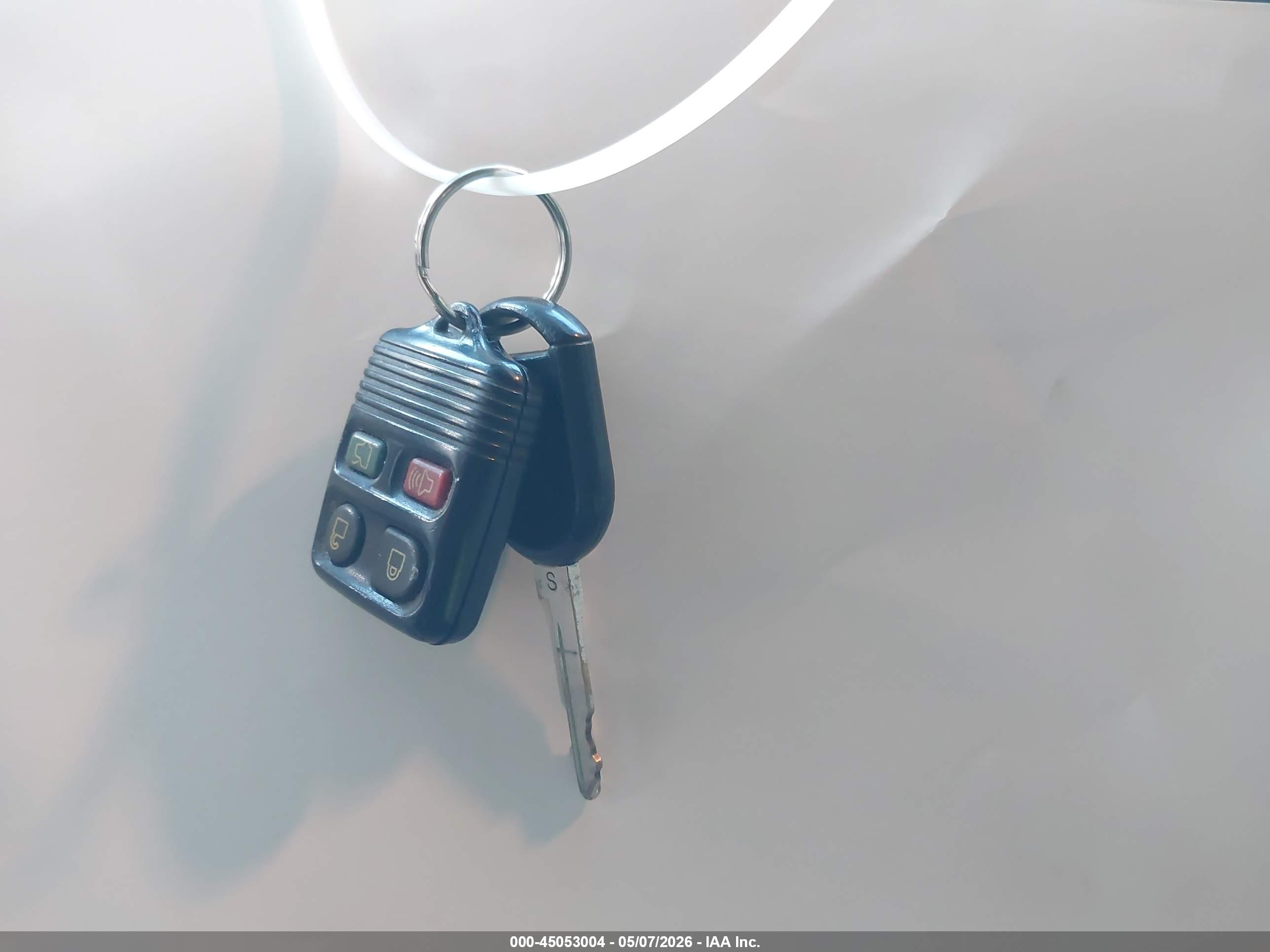 FORD EXPLORER image 11