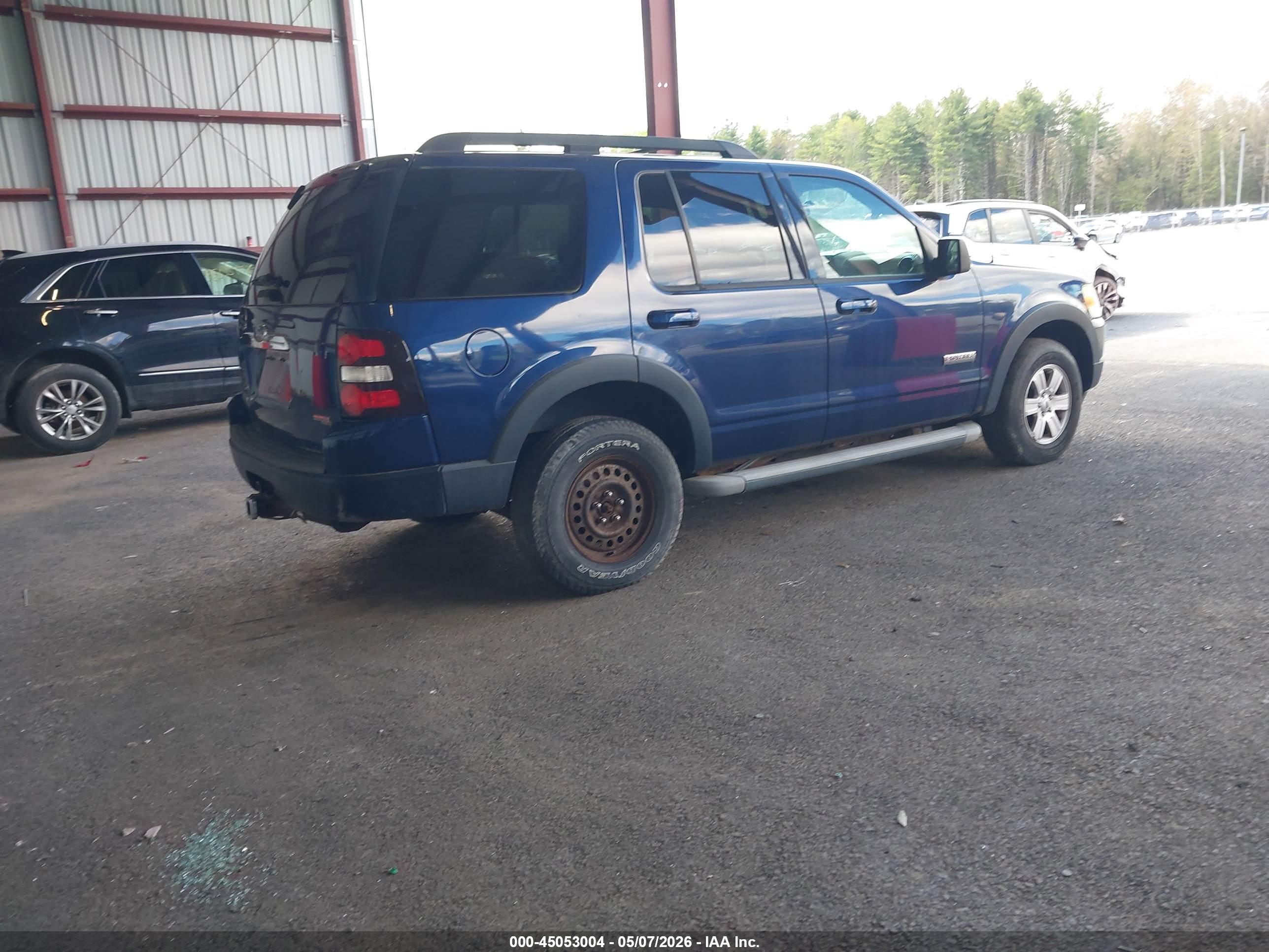 FORD EXPLORER image 4