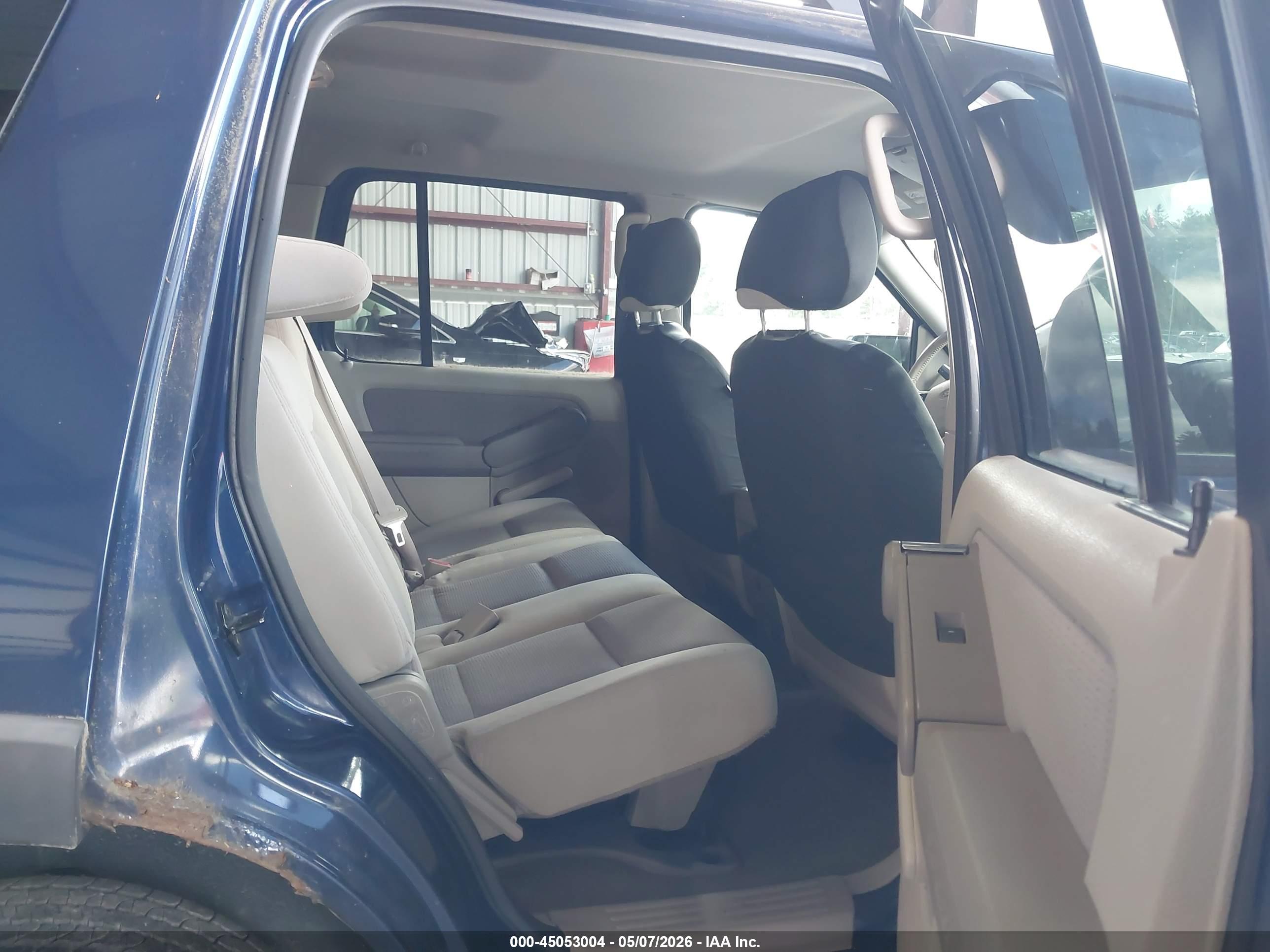 FORD EXPLORER image 8
