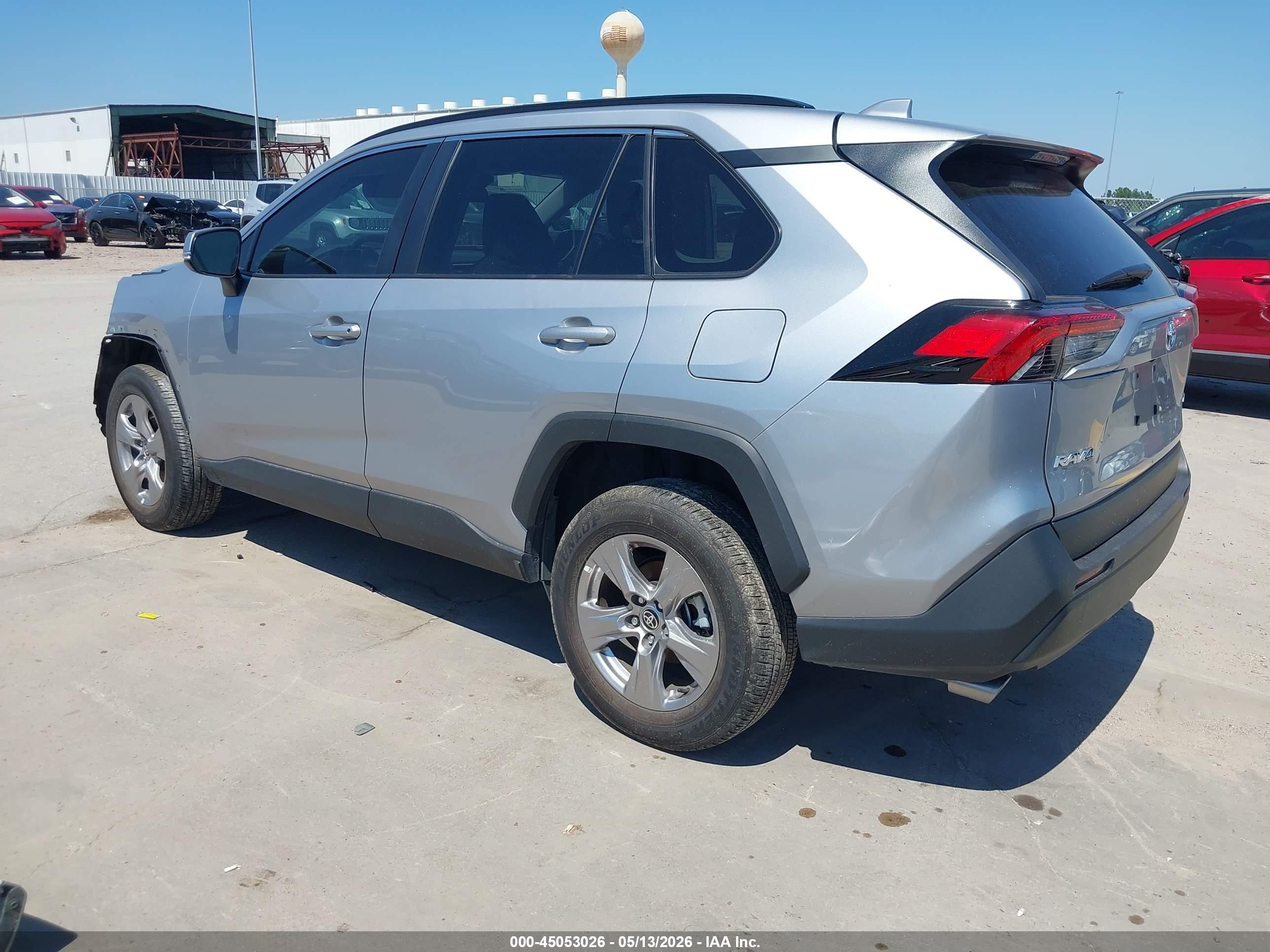 TOYOTA RAV4 image 3