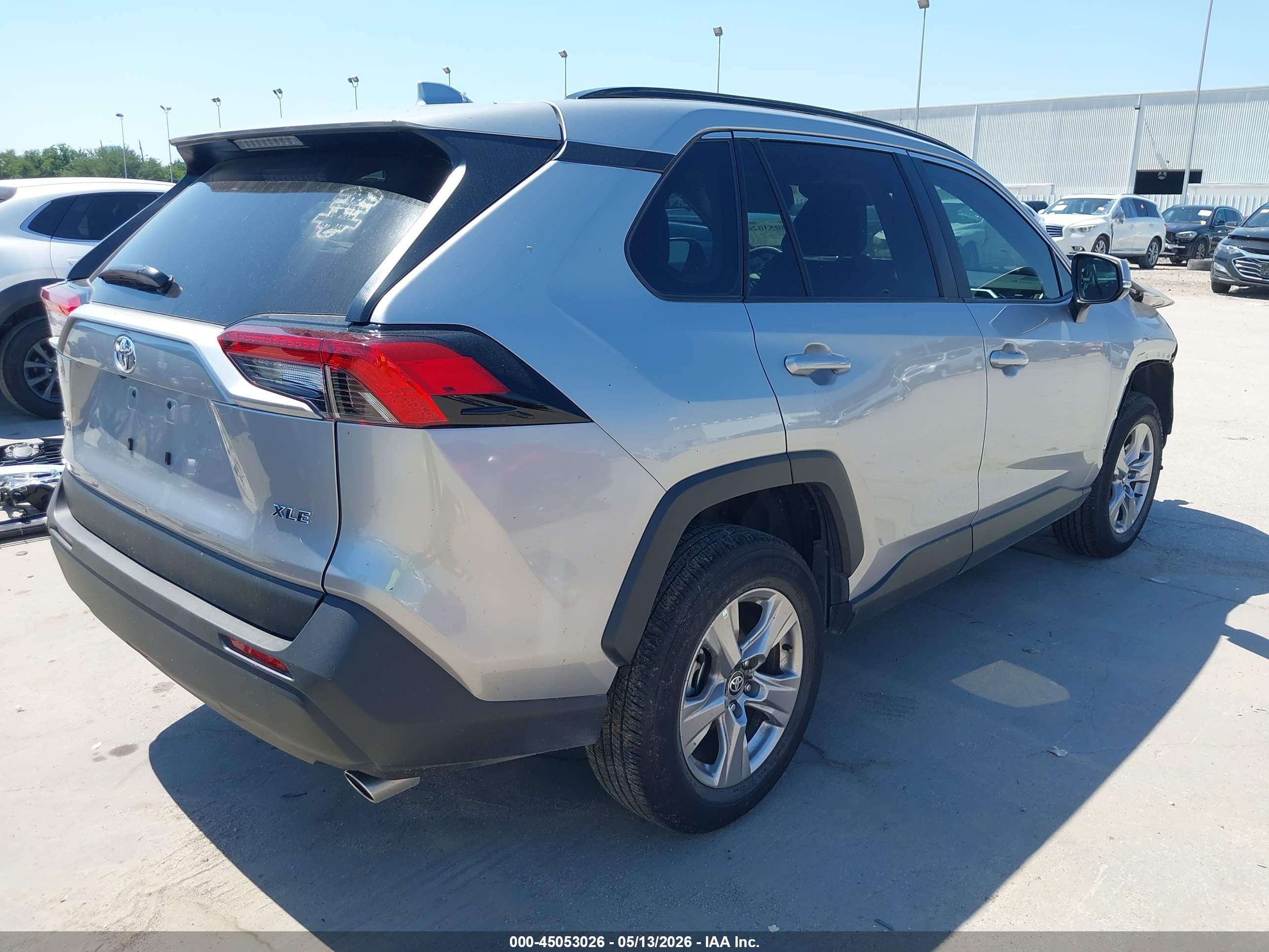 TOYOTA RAV4 image 4