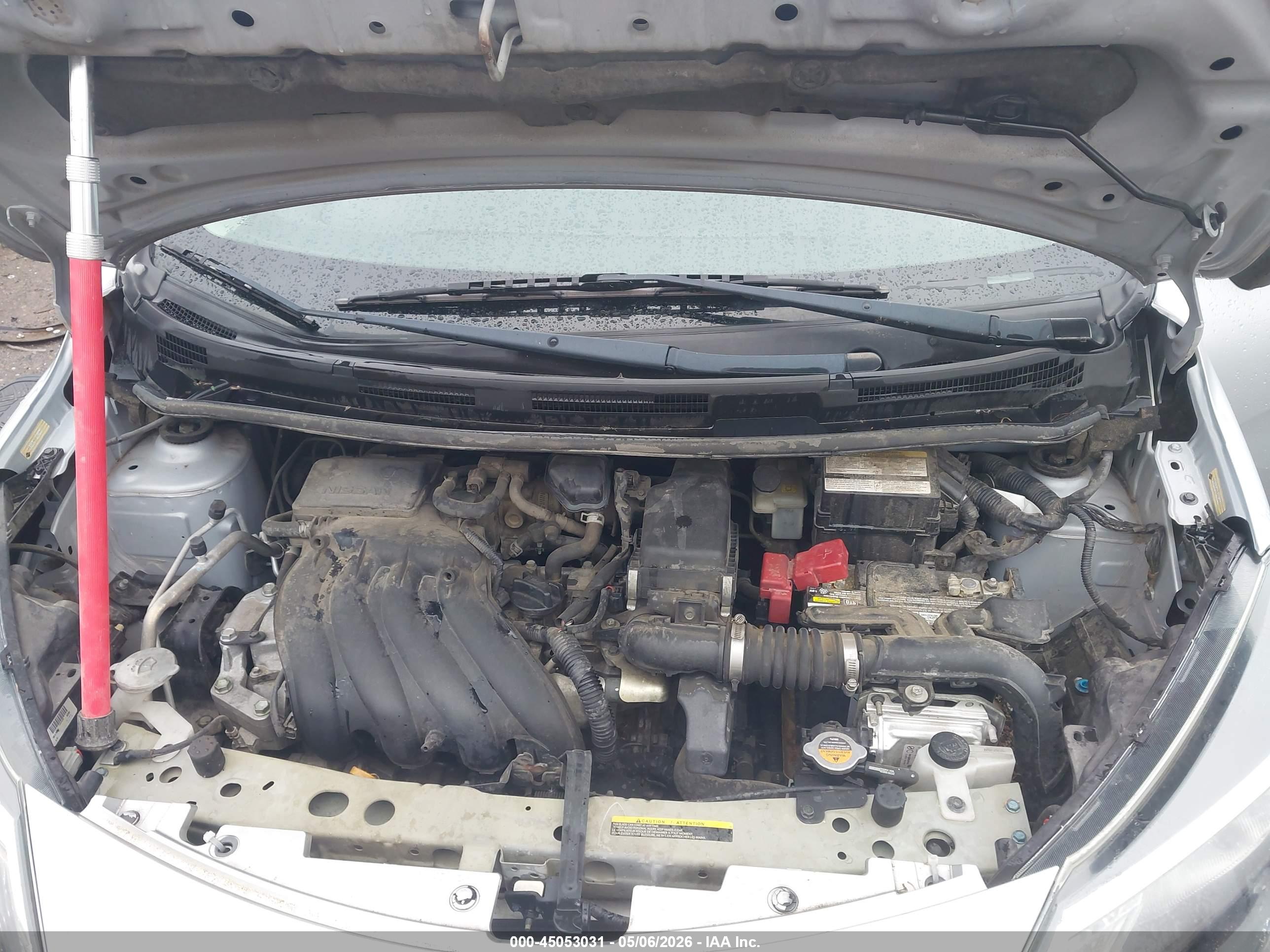 NISSAN VERSA image 10