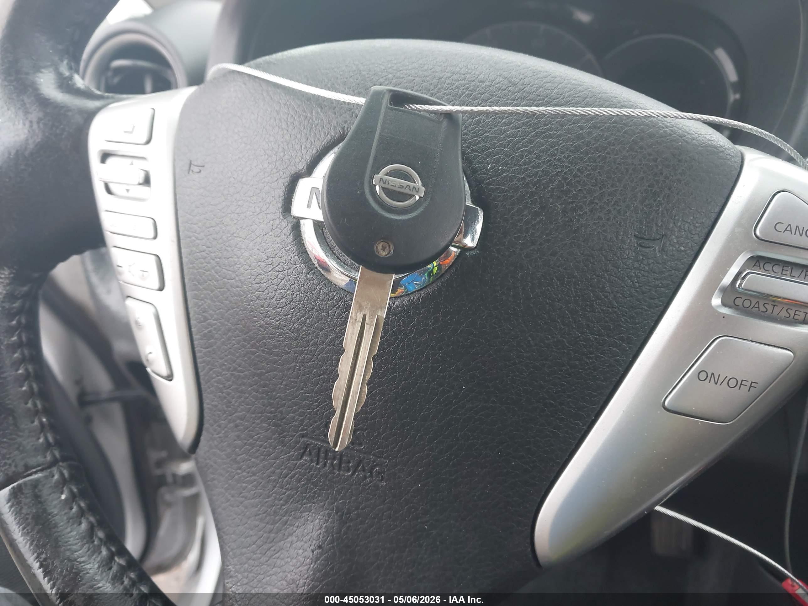NISSAN VERSA image 11