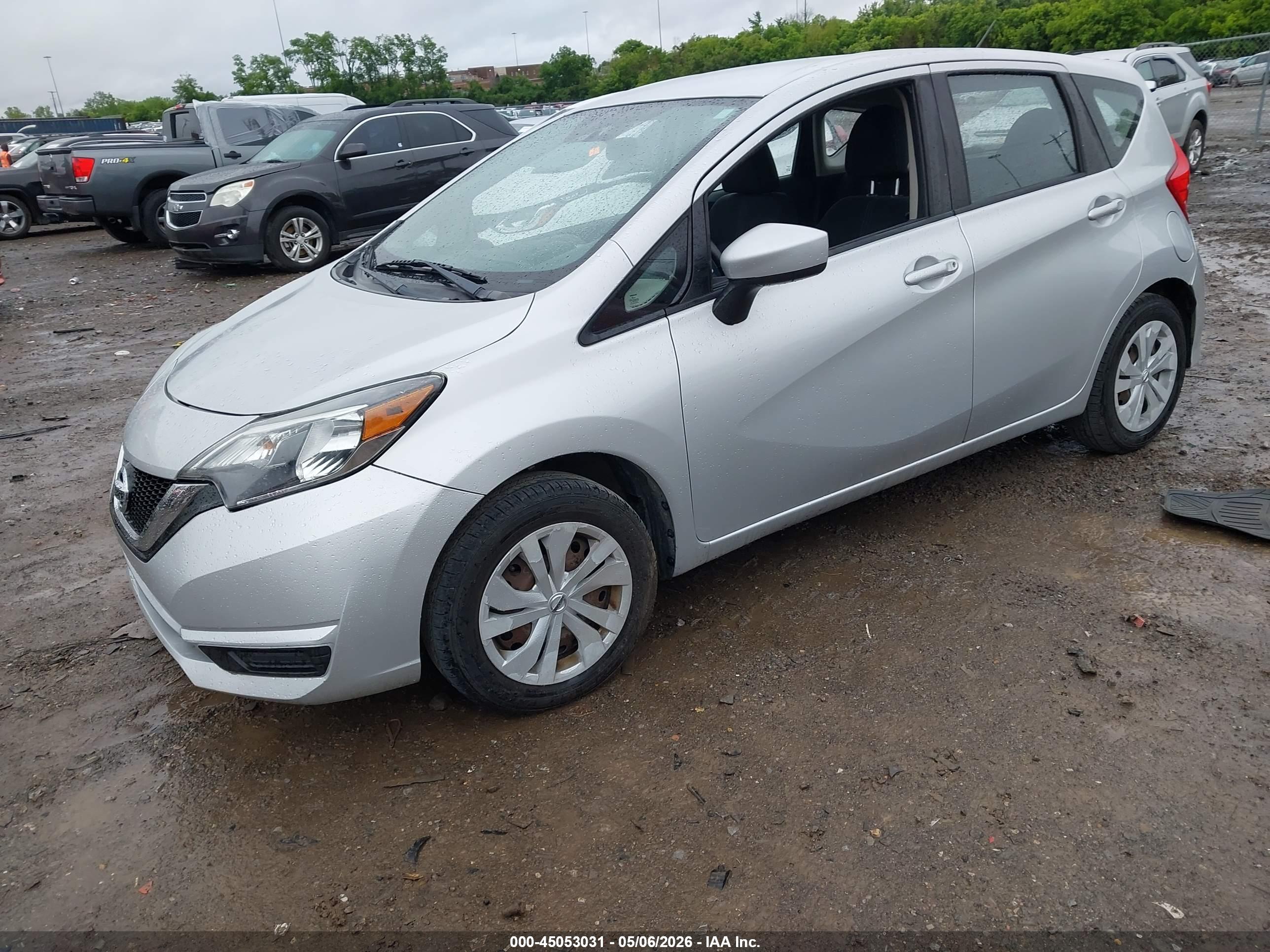 NISSAN VERSA image 2