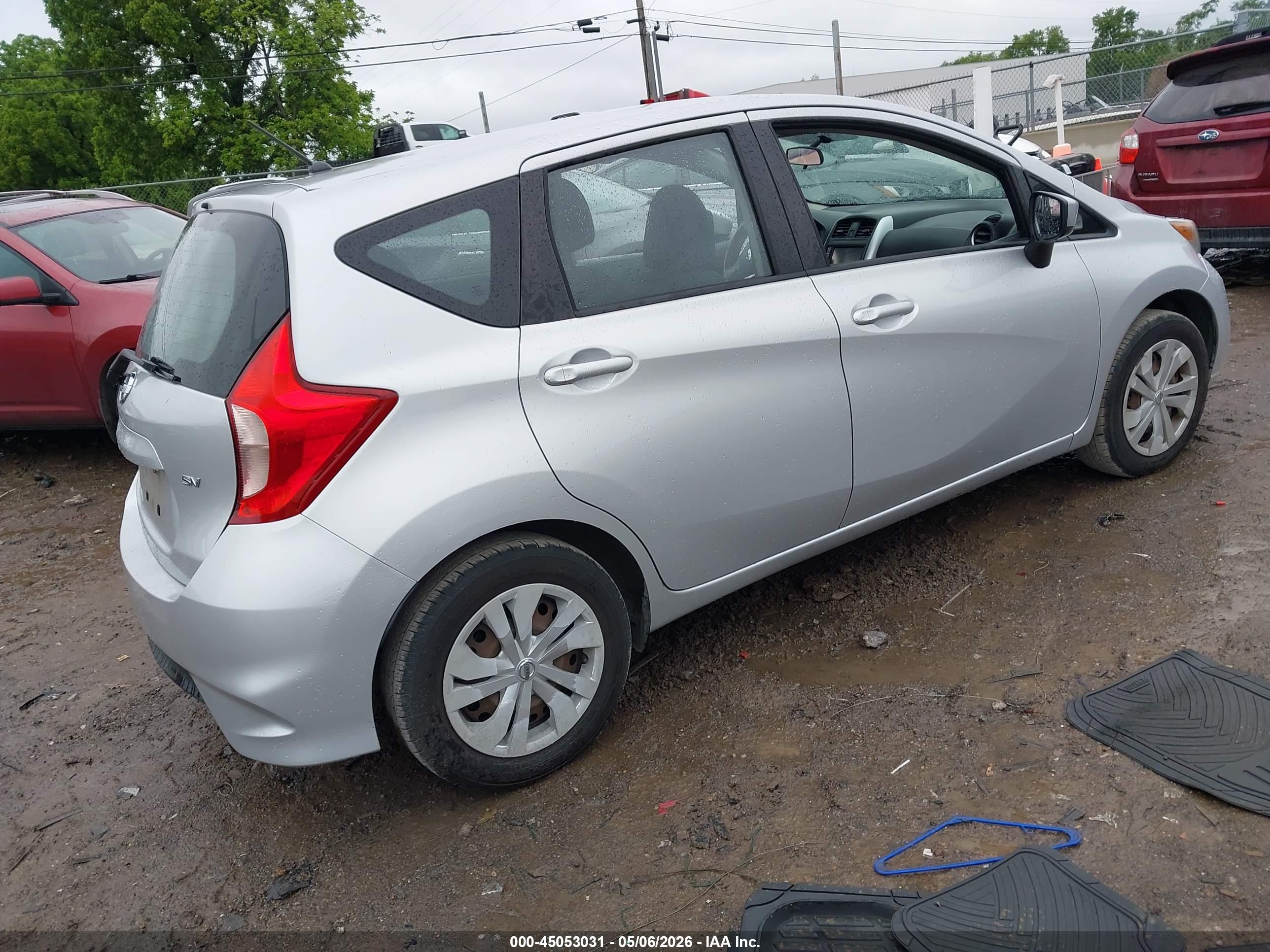NISSAN VERSA image 4