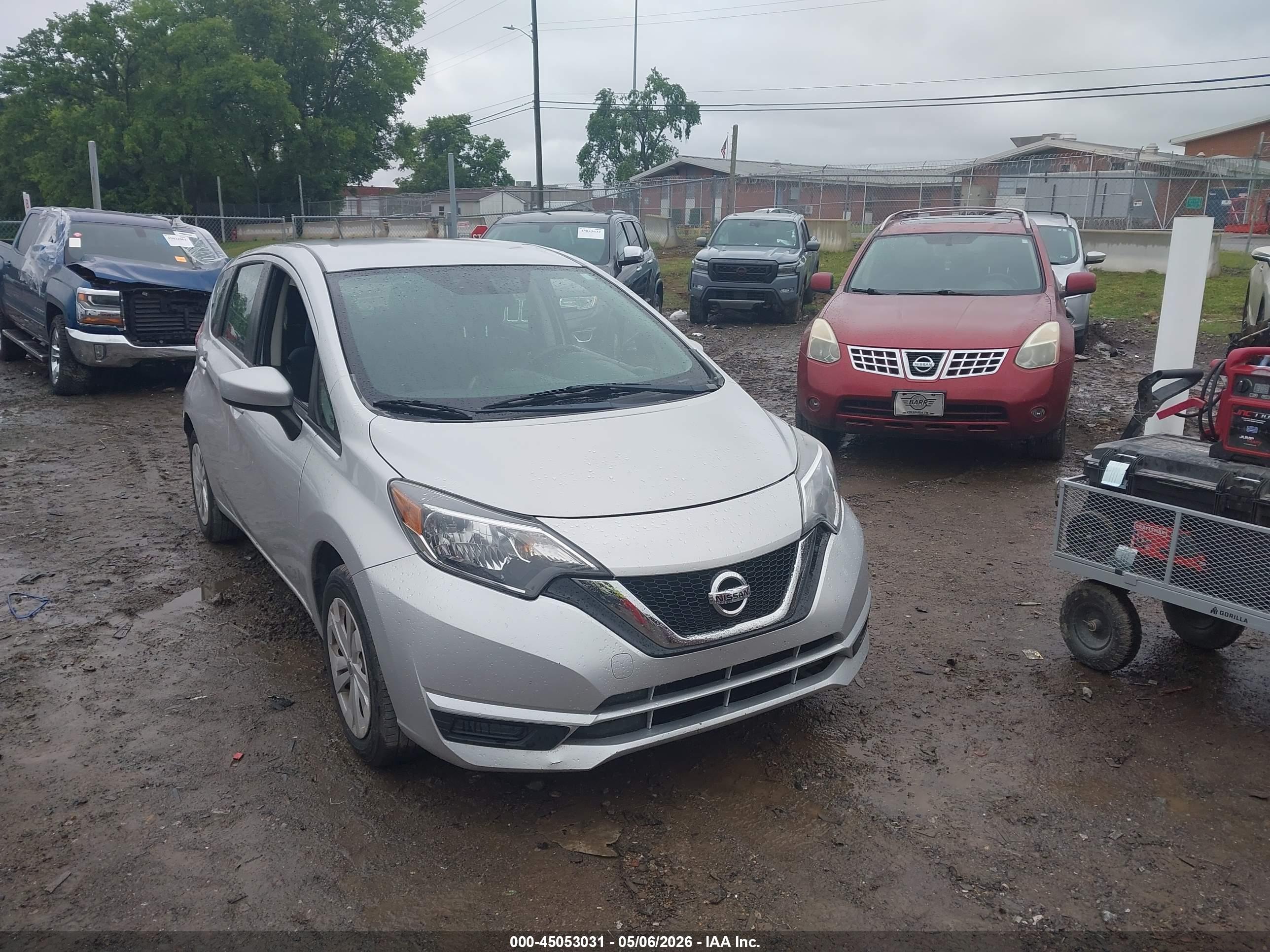 NISSAN VERSA image 6