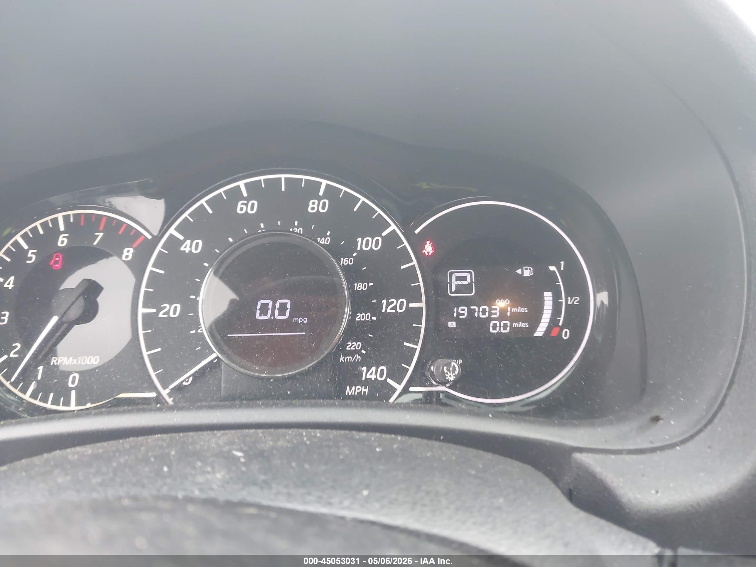NISSAN VERSA image 7