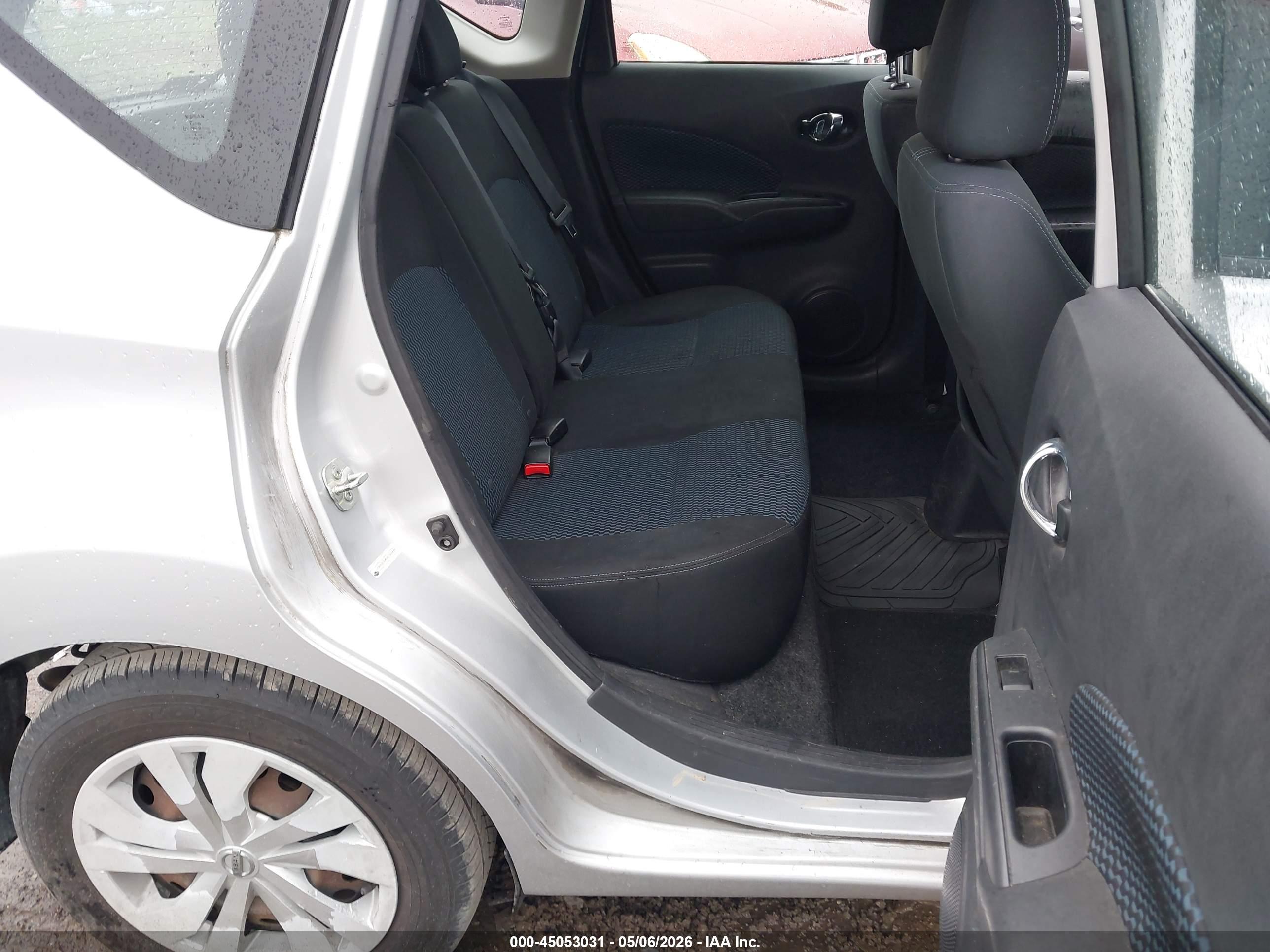 NISSAN VERSA image 8