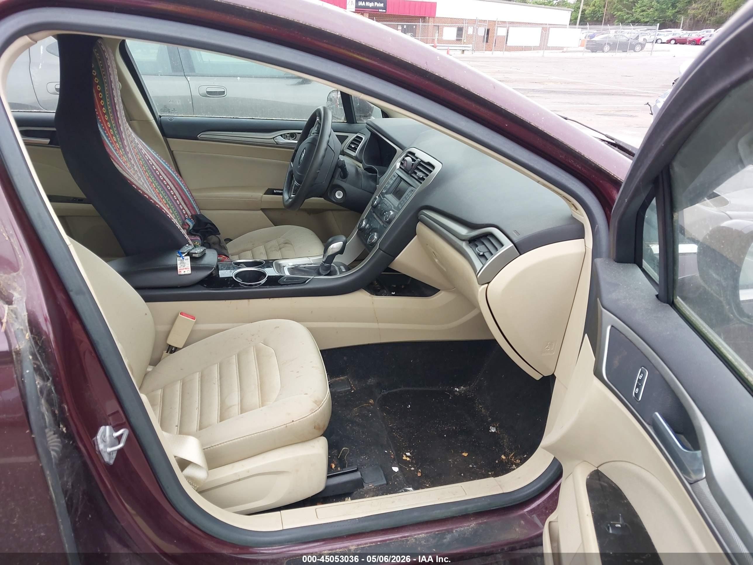 FORD FUSION image 5