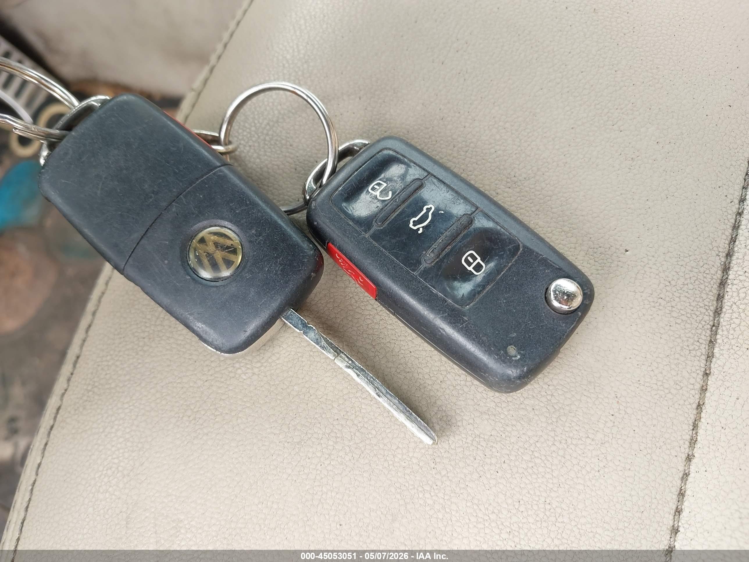 VOLKSWAGEN BEETLE image 11
