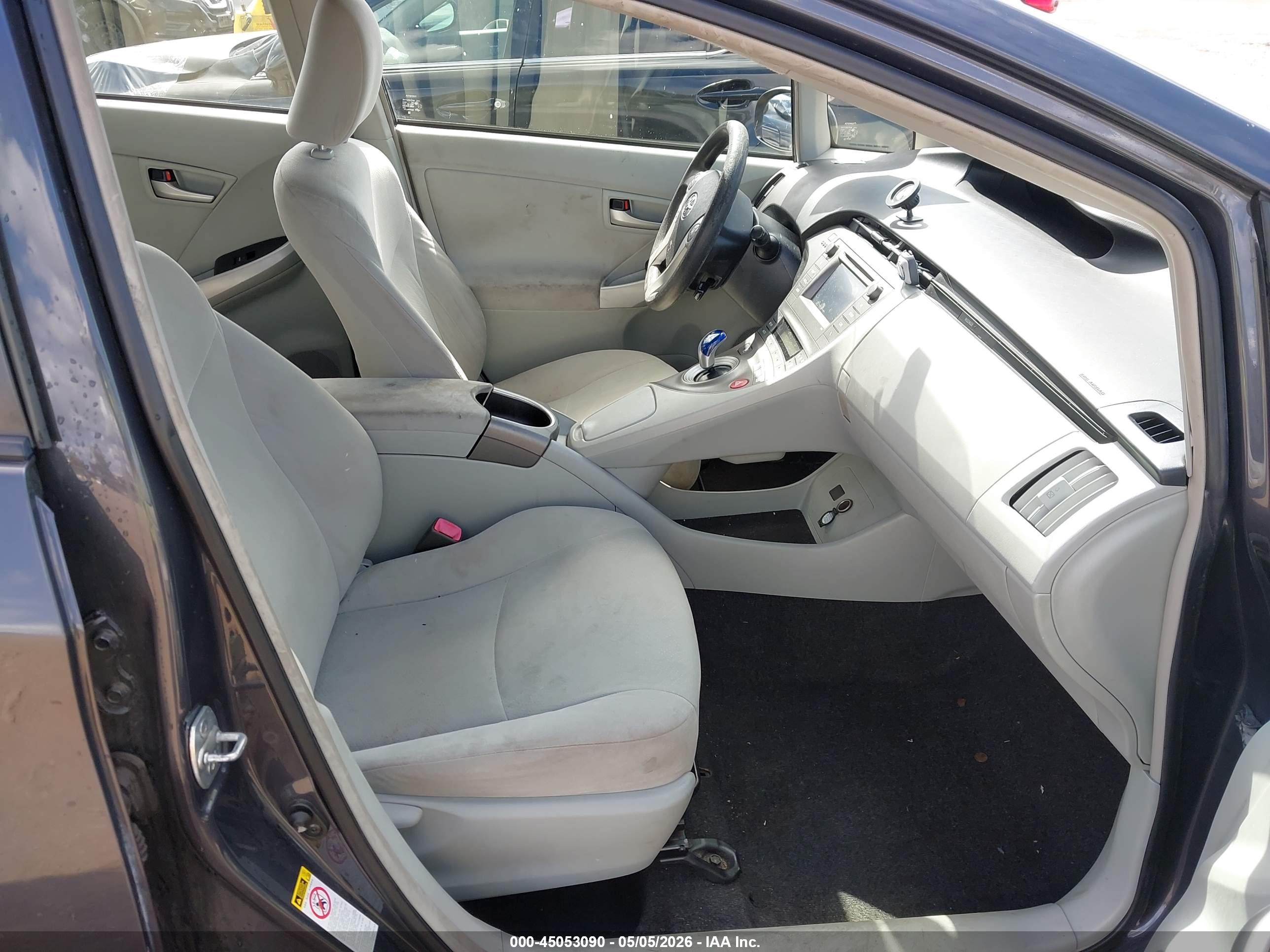 TOYOTA PRIUS image 5