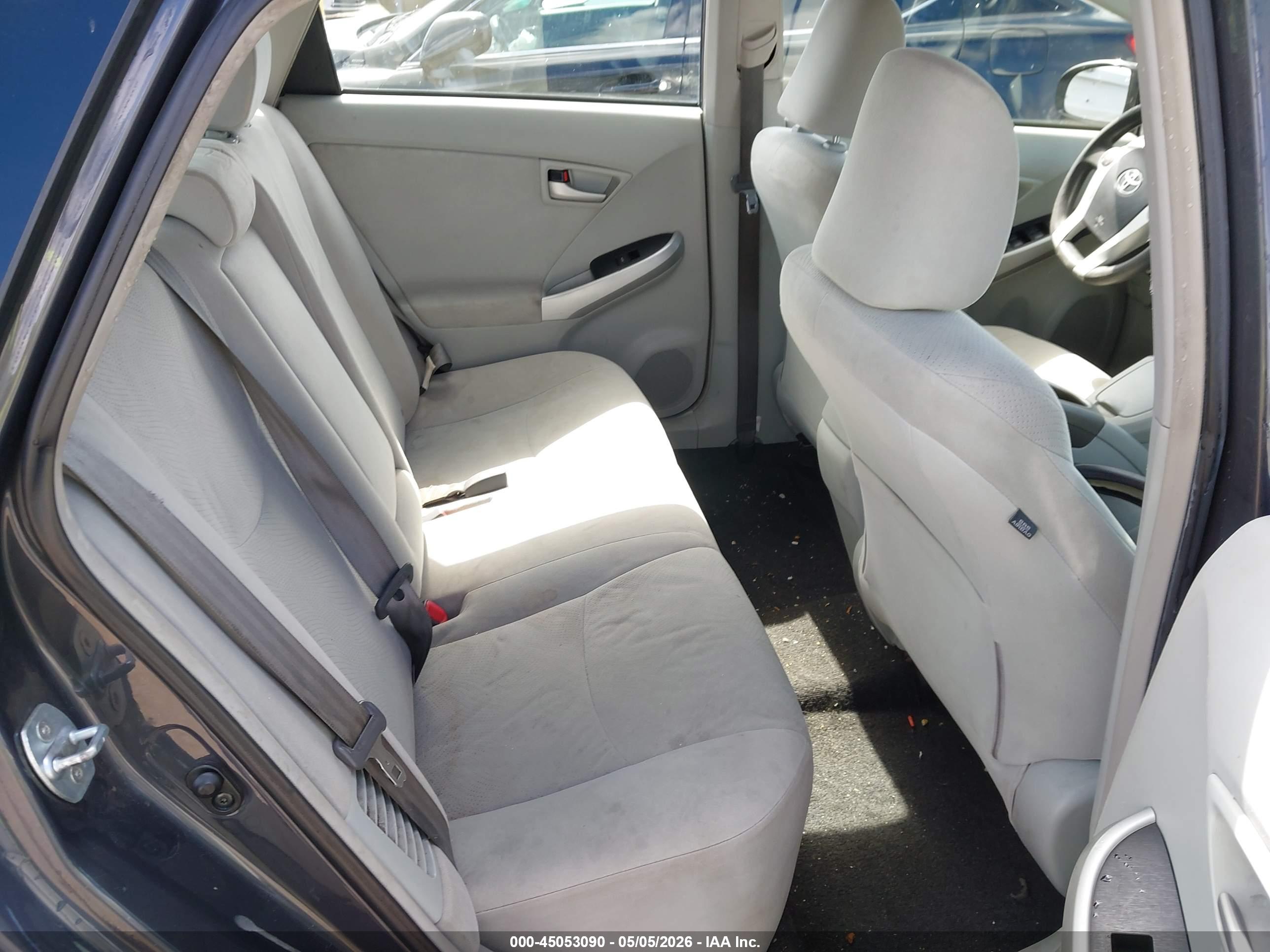 TOYOTA PRIUS image 8