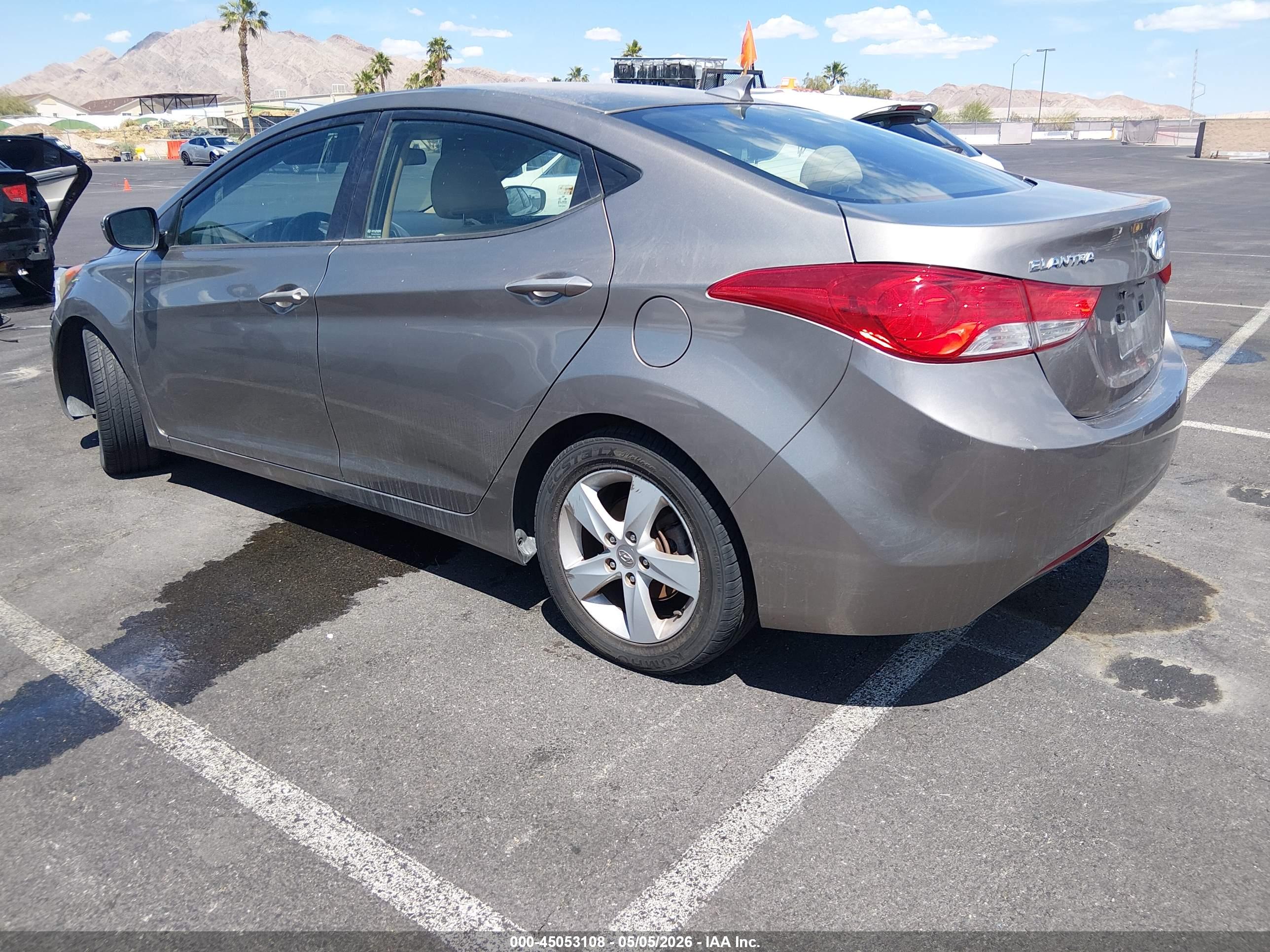 HYUNDAI ELANTRA image 3