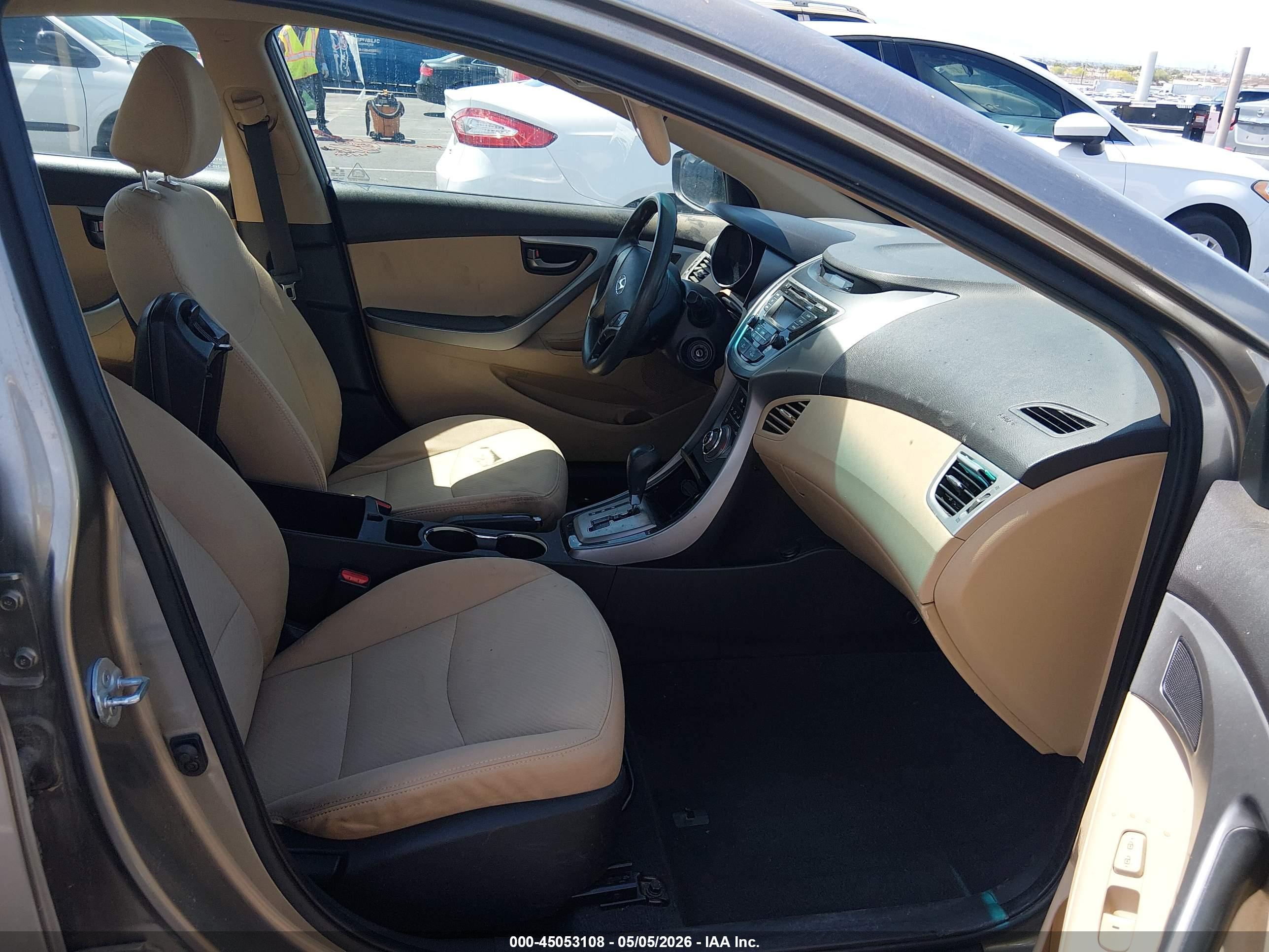 HYUNDAI ELANTRA image 5
