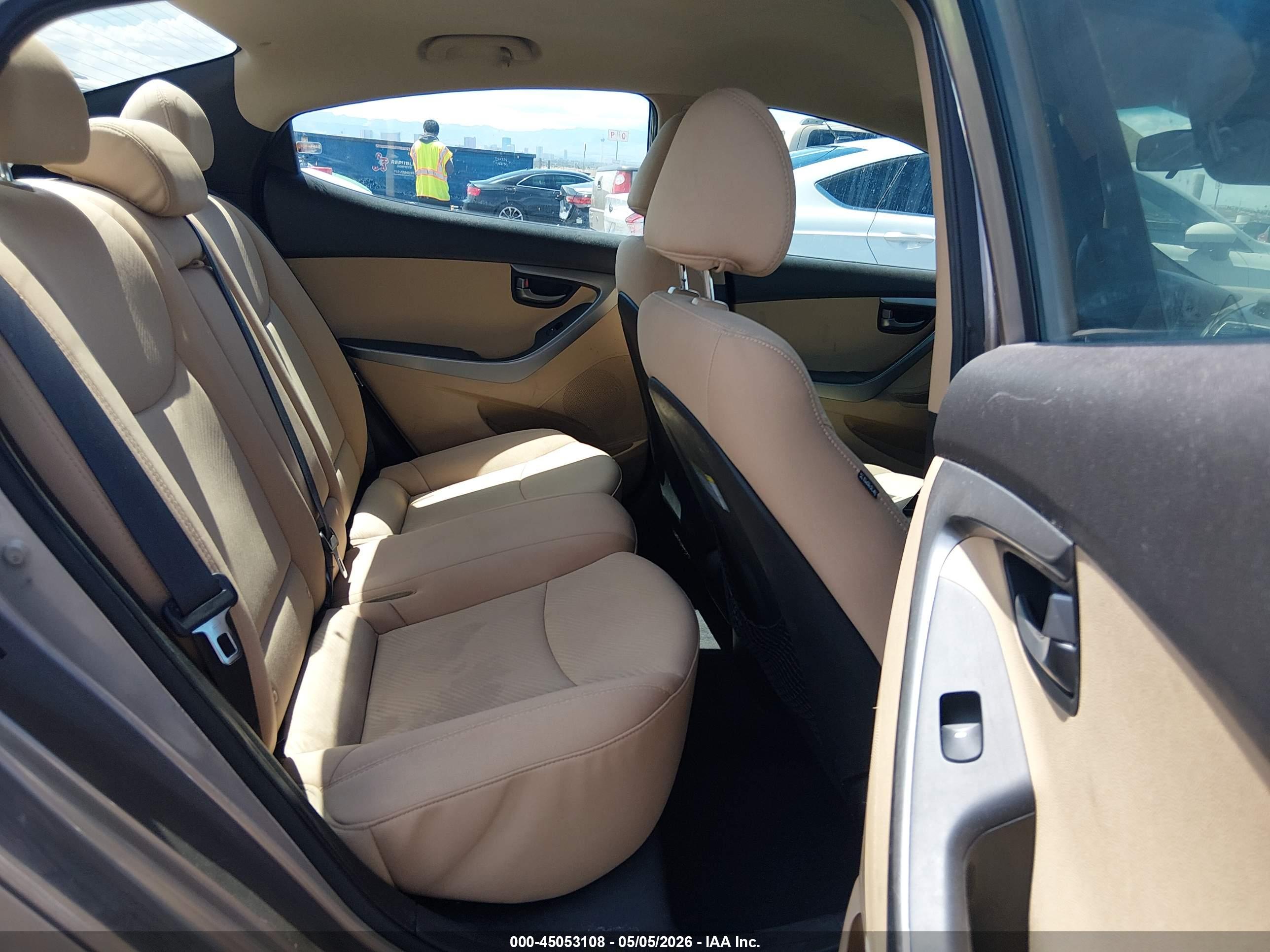 HYUNDAI ELANTRA image 8