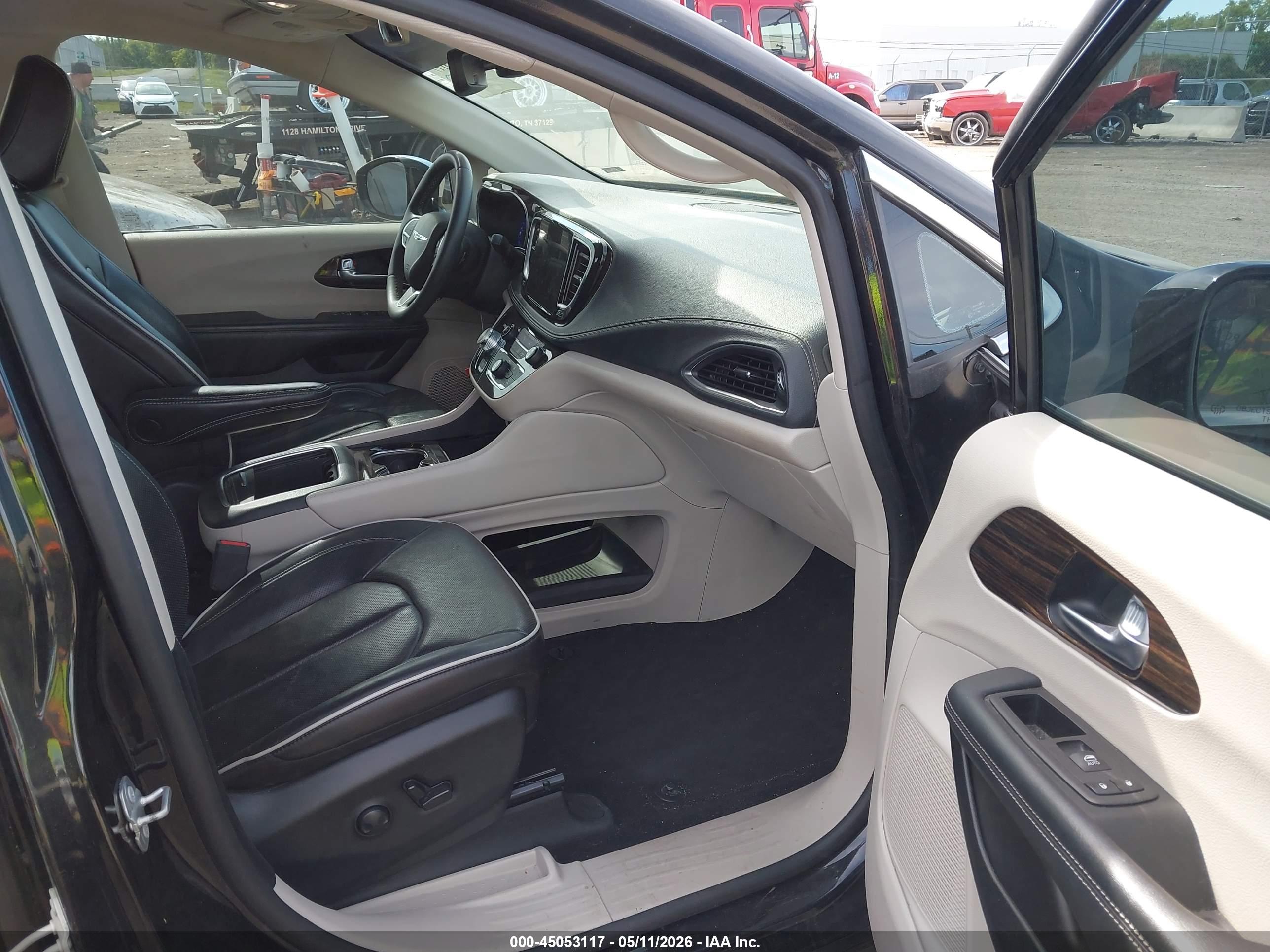CHRYSLER PACIFICA image 5