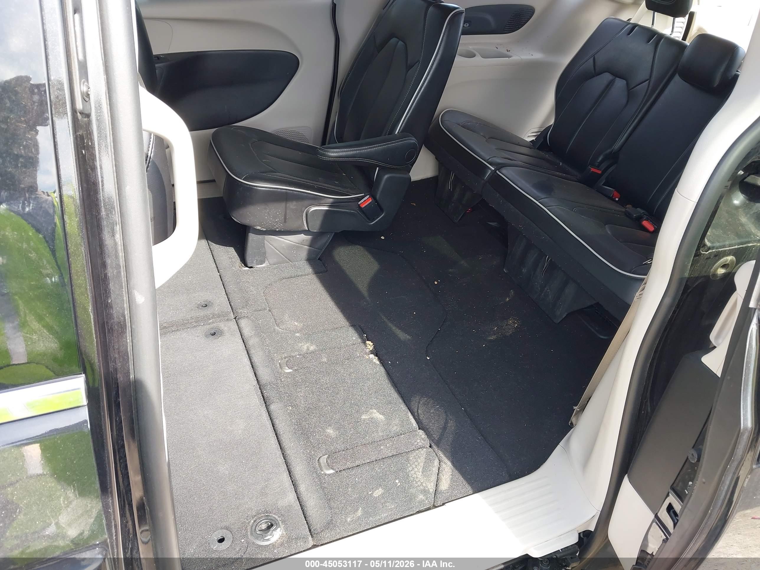 CHRYSLER PACIFICA image 8