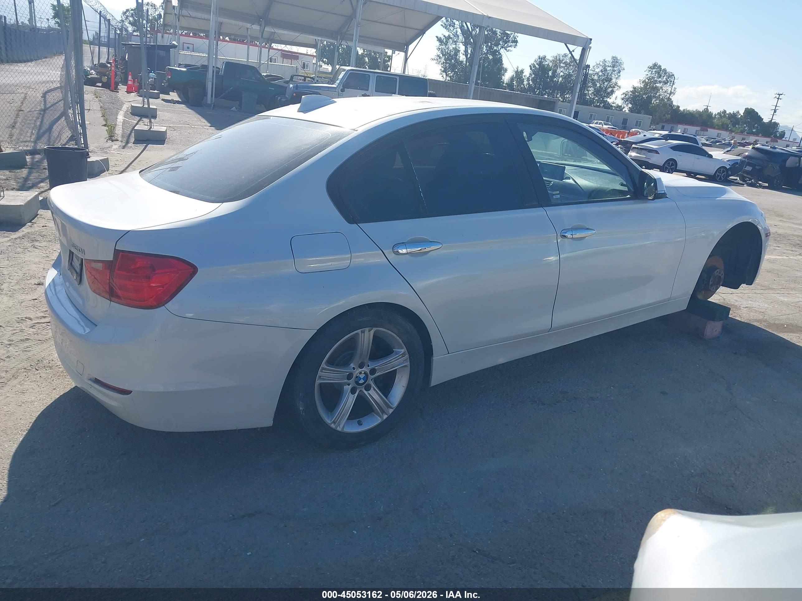 BMW 320I image 4