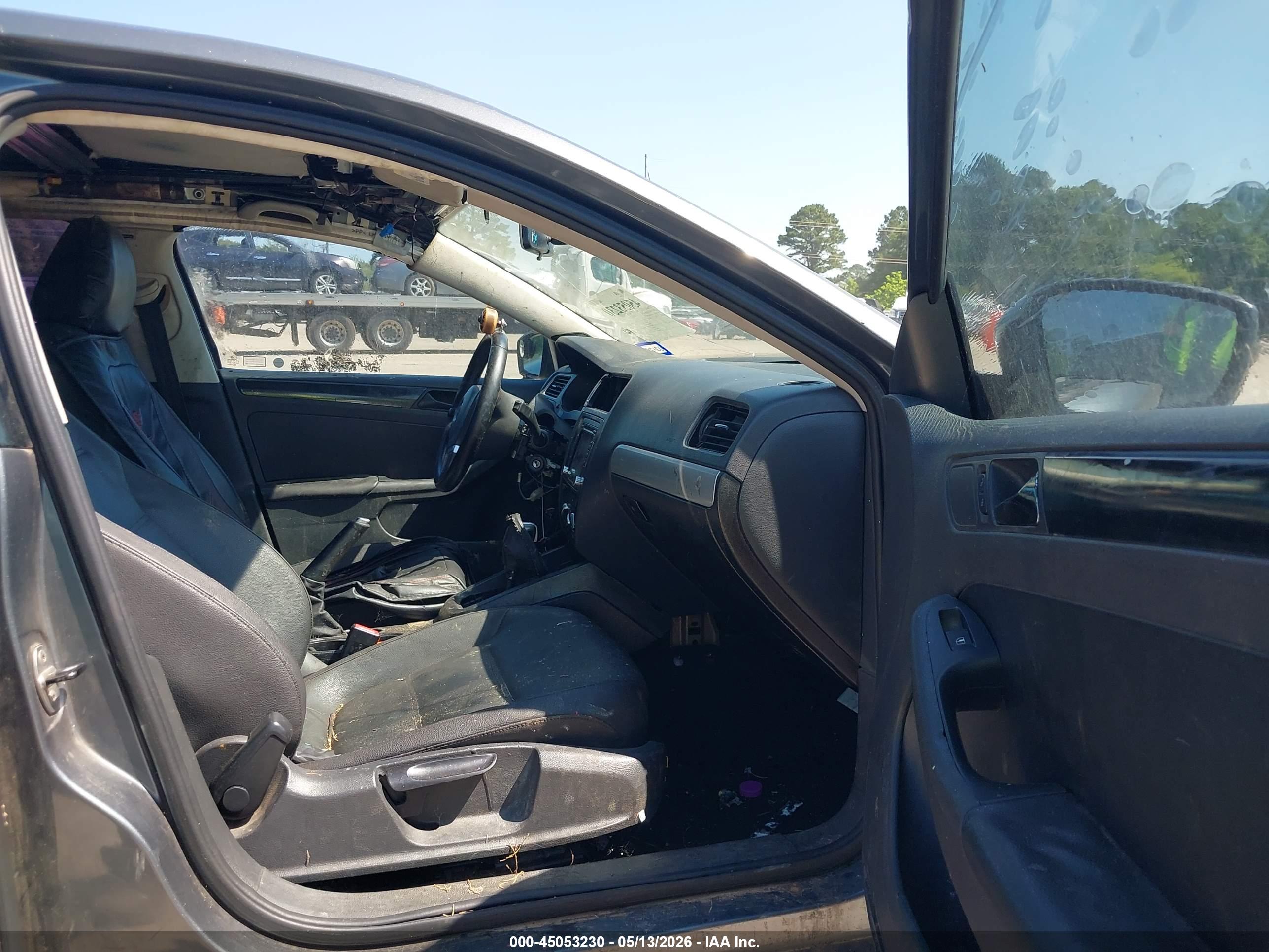 VOLKSWAGEN JETTA image 5