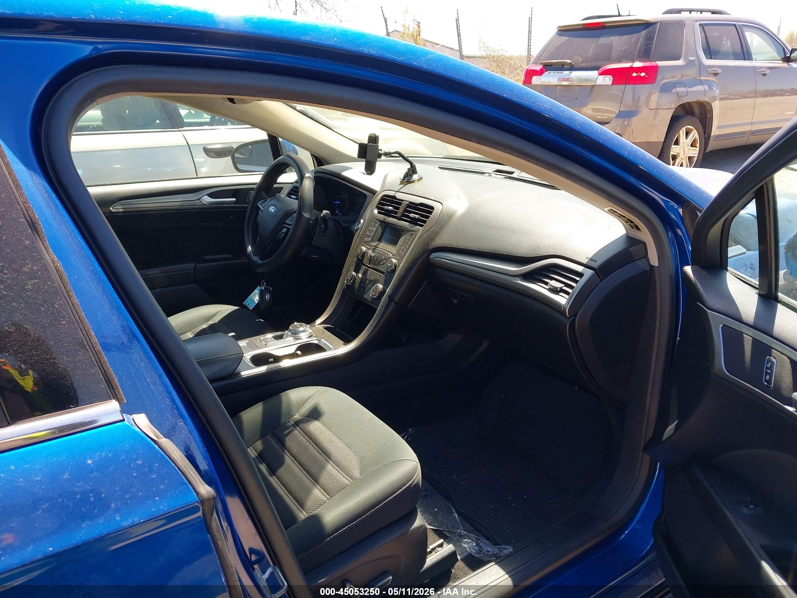 FORD FUSION image 5